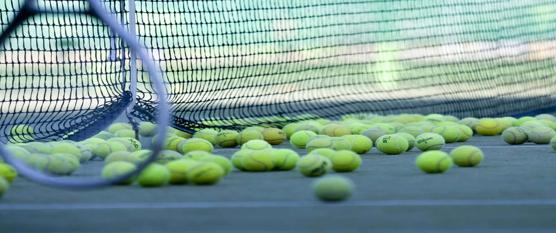 Challenge Yourself With 3440x1440p Tennis