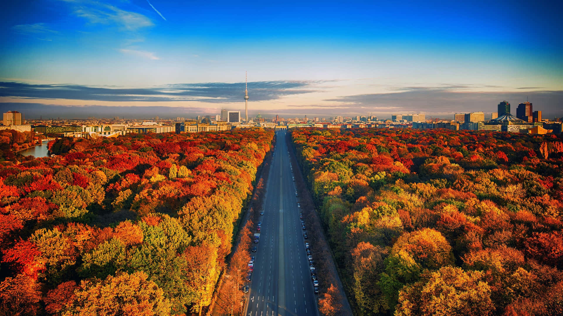 Einbezaubernder Weg Durch Einen Wunderschönen Herbstwald Wallpaper