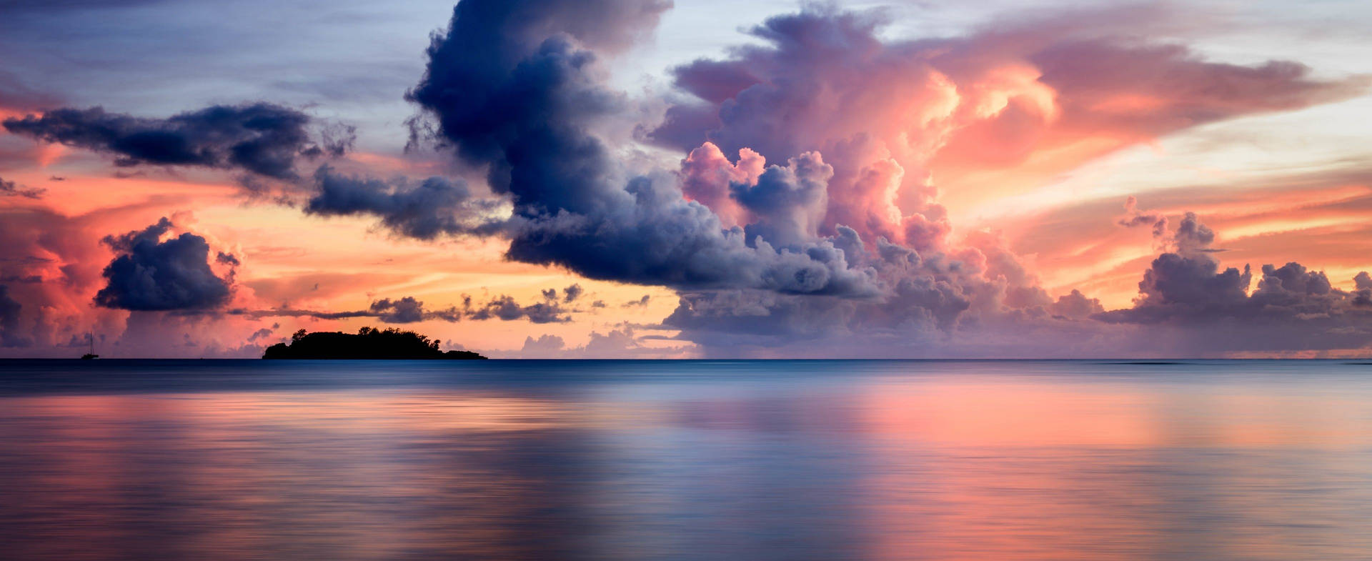 3840x1600 Cloudy Sunset On The Sea Wallpaper