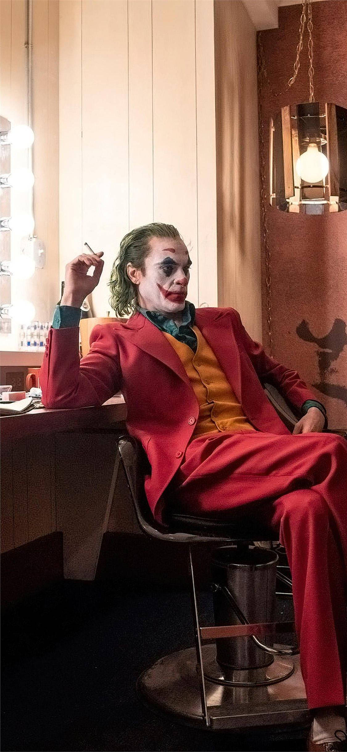 3d Joker Iphone Smoking In Dressing Room Wallpaper