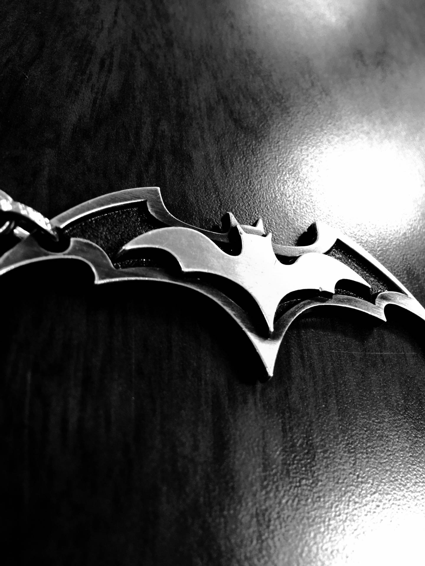 Tapetmed 3d Metall Batman-logotyp För Iphone. Wallpaper
