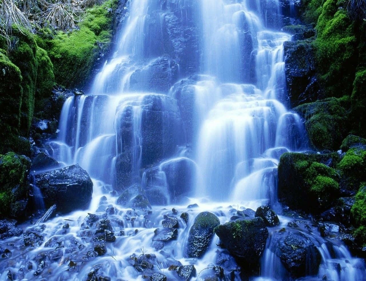 Captivating 3D Waterfall Image Wallpaper