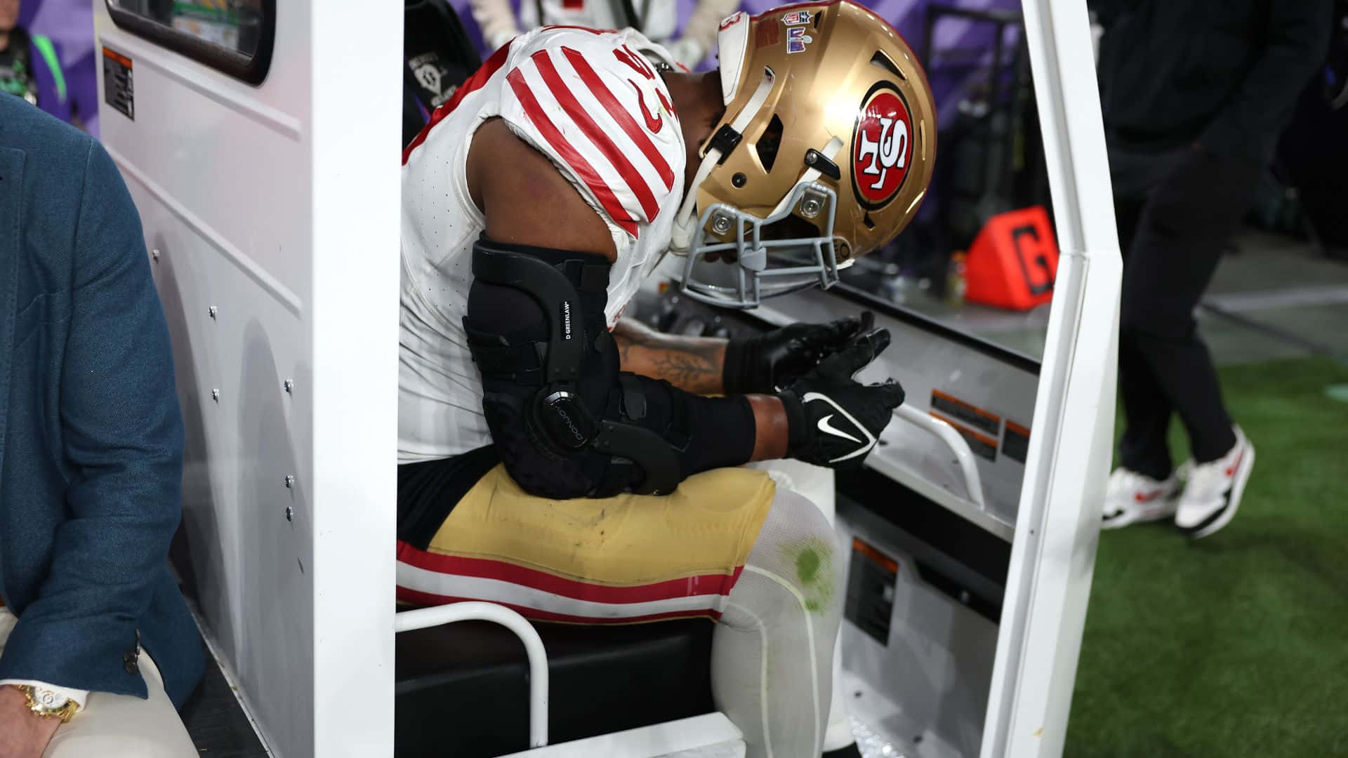 49ers Player Sideline Moment Wallpaper