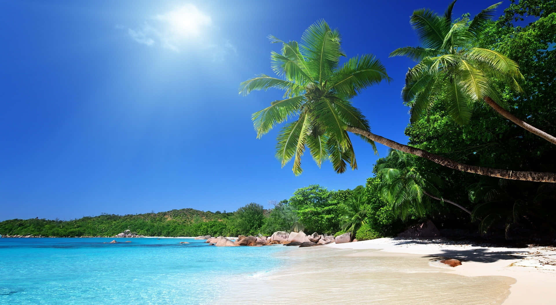 Relajándoteen El Paraíso: Siéntate Y Disfruta De La Belleza De Esta Impresionante Playa En Calidad 4k.