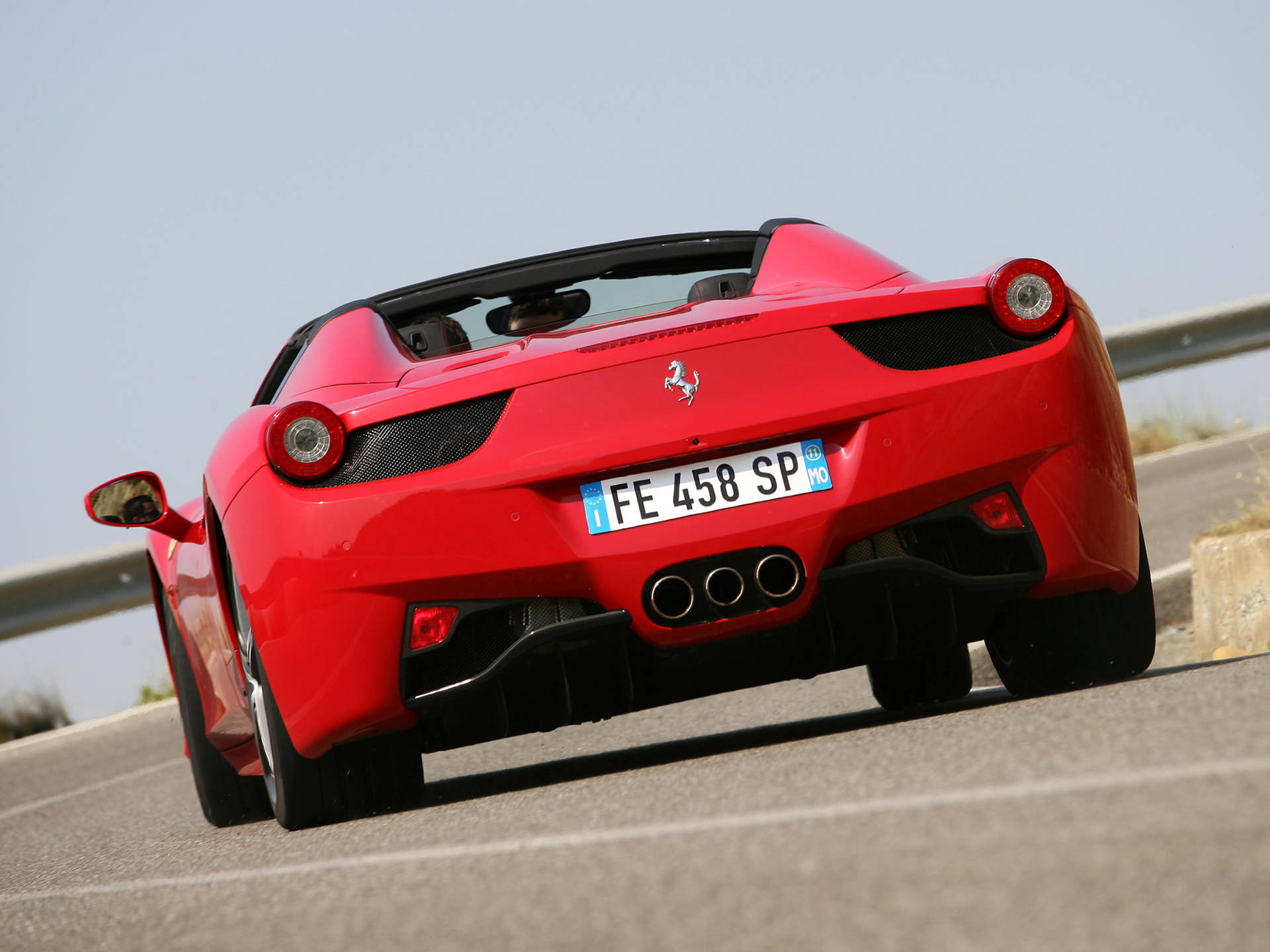 Viewed Wallpaper: 4k Ferrari 2010 Italia bagsi udsigt tapet. Wallpaper
