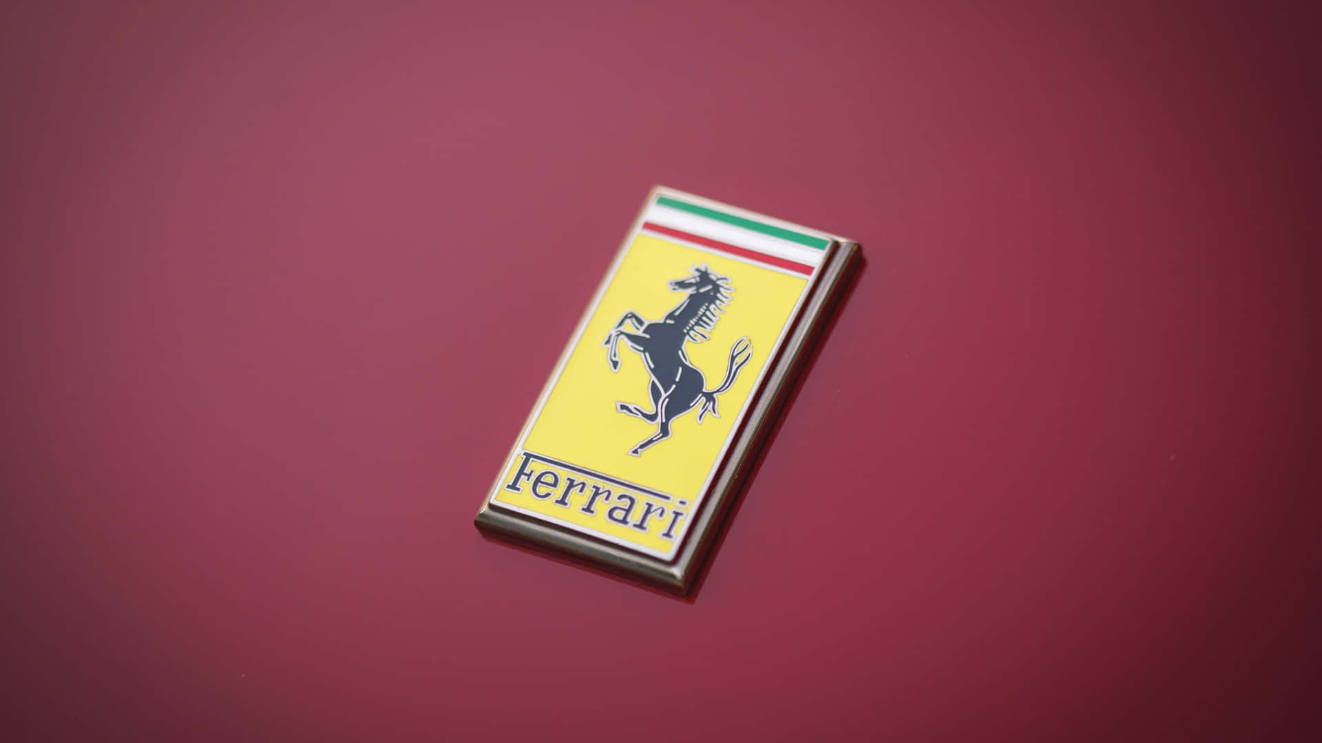 Njutav Kraften Från En 4k Ferrari