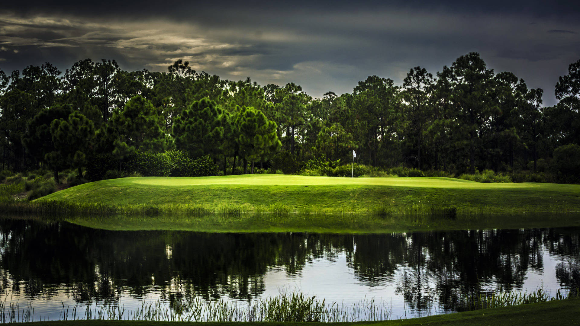 4k Golf Course Gloomy Day Wallpaper