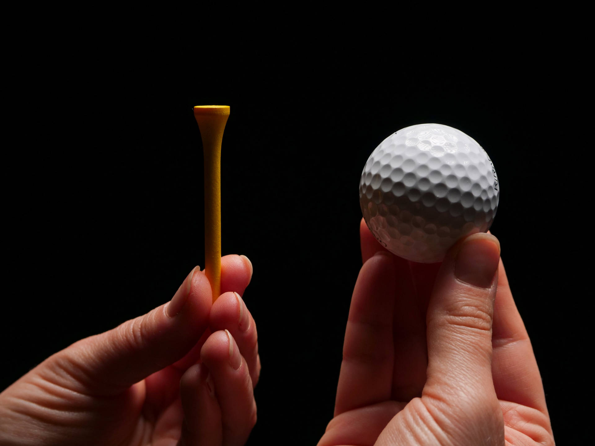 4k Hands Holding Golf Tee And Ball Wallpaper