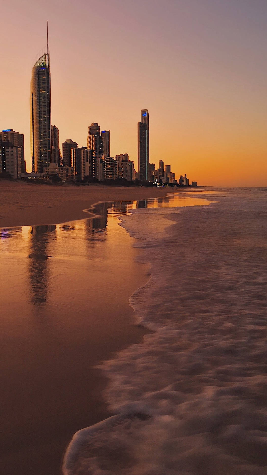 Downloaden 4k Iphone City Bei Sonnenuntergang Am Strand Wallpaper