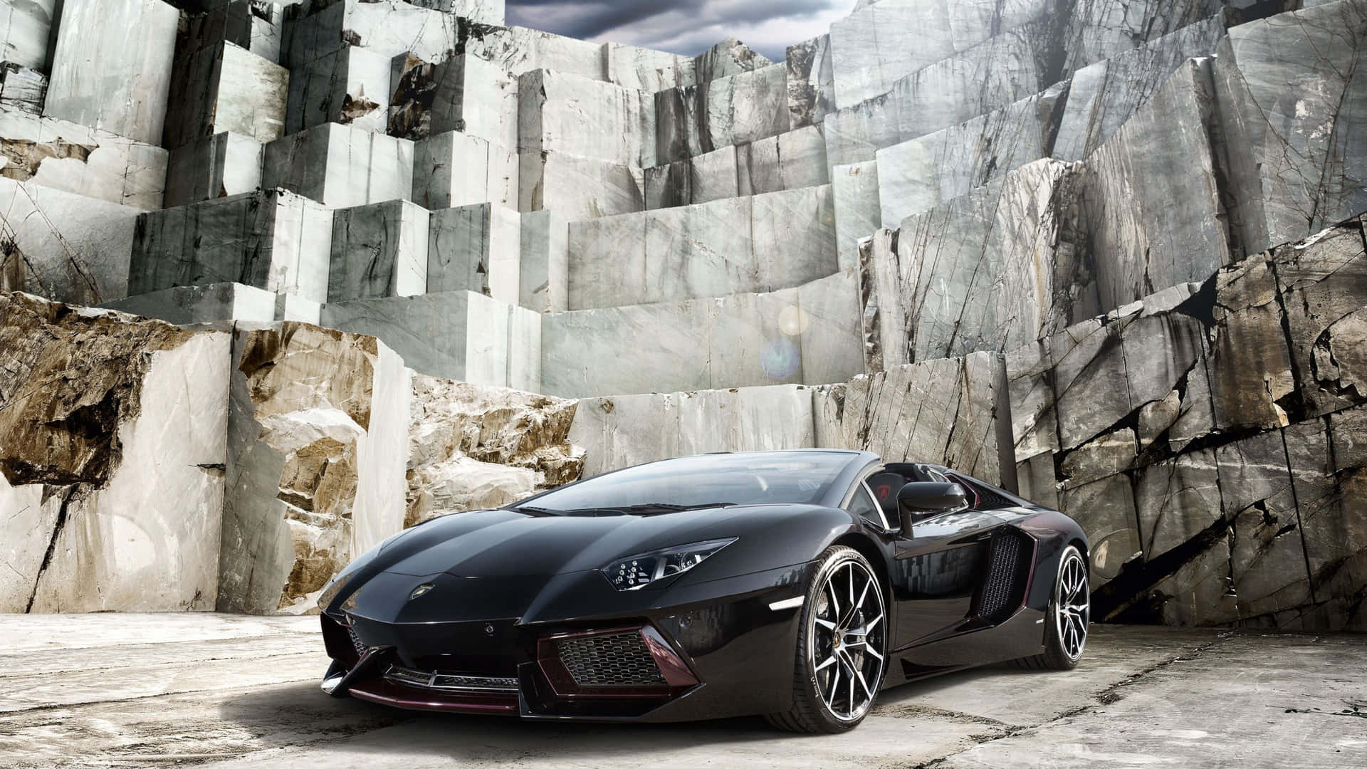 Experience the luxurious ride of a 4K Lamborghini