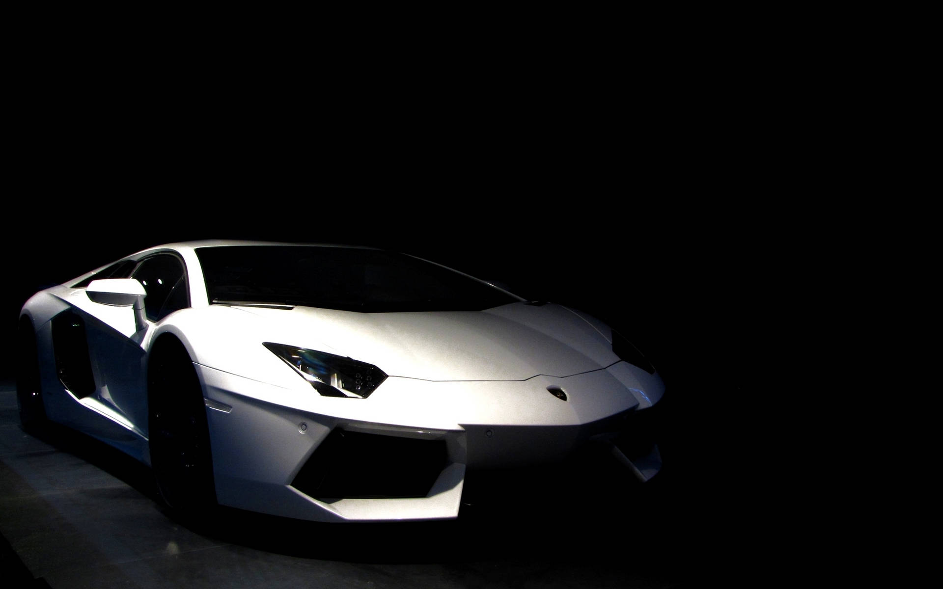 Lamborghiniaventador 4k En Las Sombras Fondo de pantalla