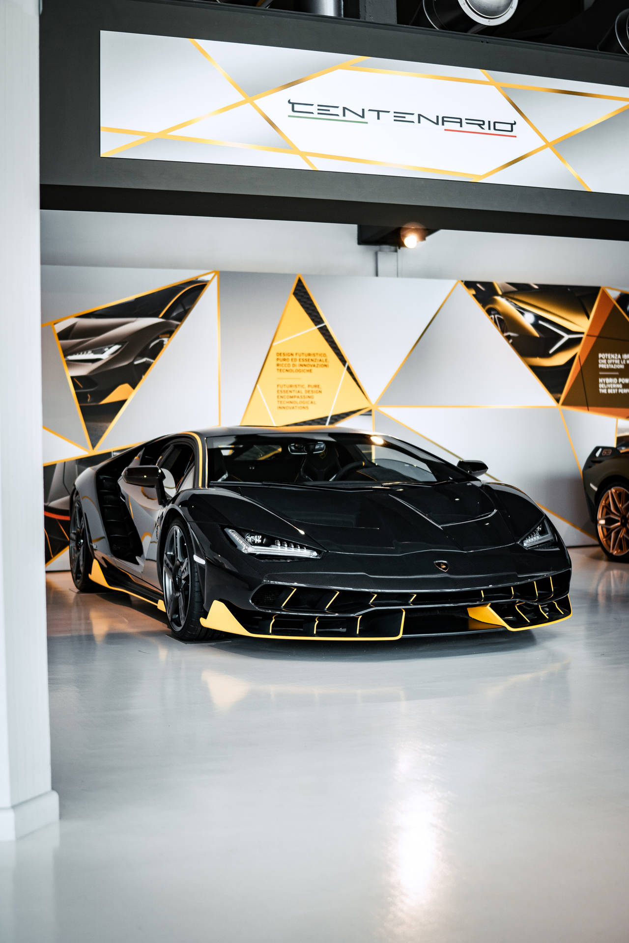 4K Lamborghini Centenario perfekt til at fylde skærmen med livlige farver. Wallpaper