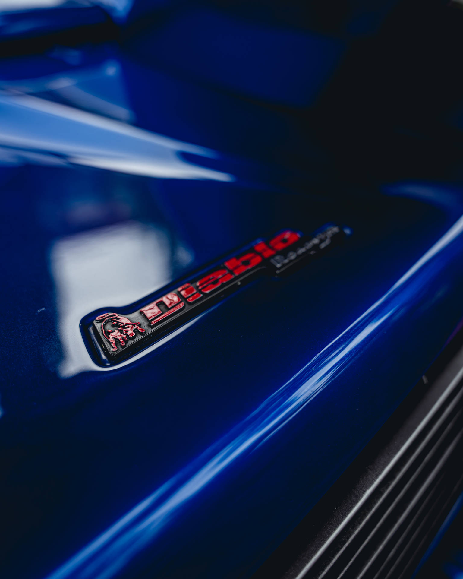 4K Lamborghini Diablo Roadster Logo Tapet – Et enestående tapet med Lamborghini Diablo Roadster logo i skarpe 4K kvalitet. Wallpaper