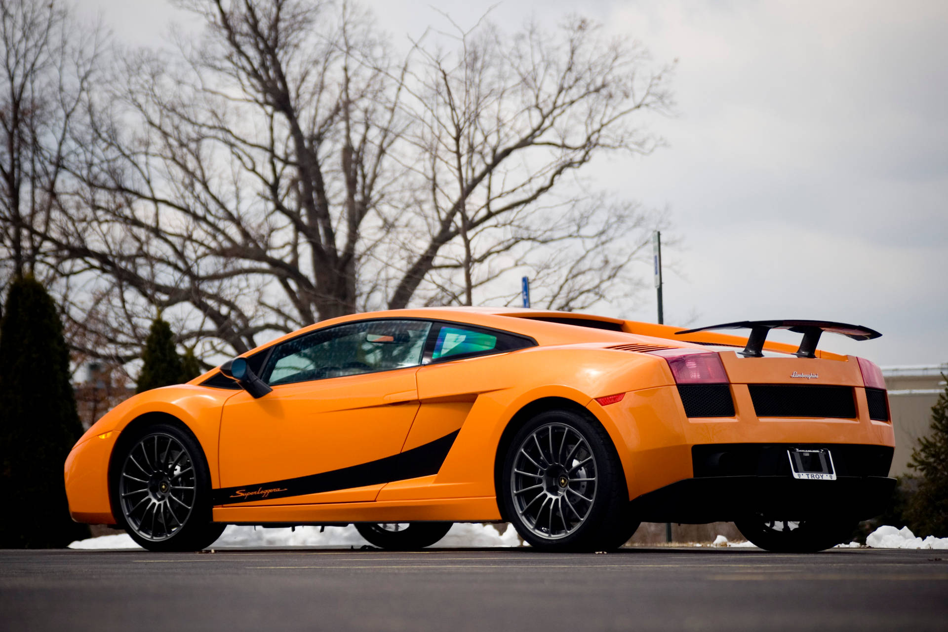 4K Lamborghini Gallardo med orange maling. Wallpaper