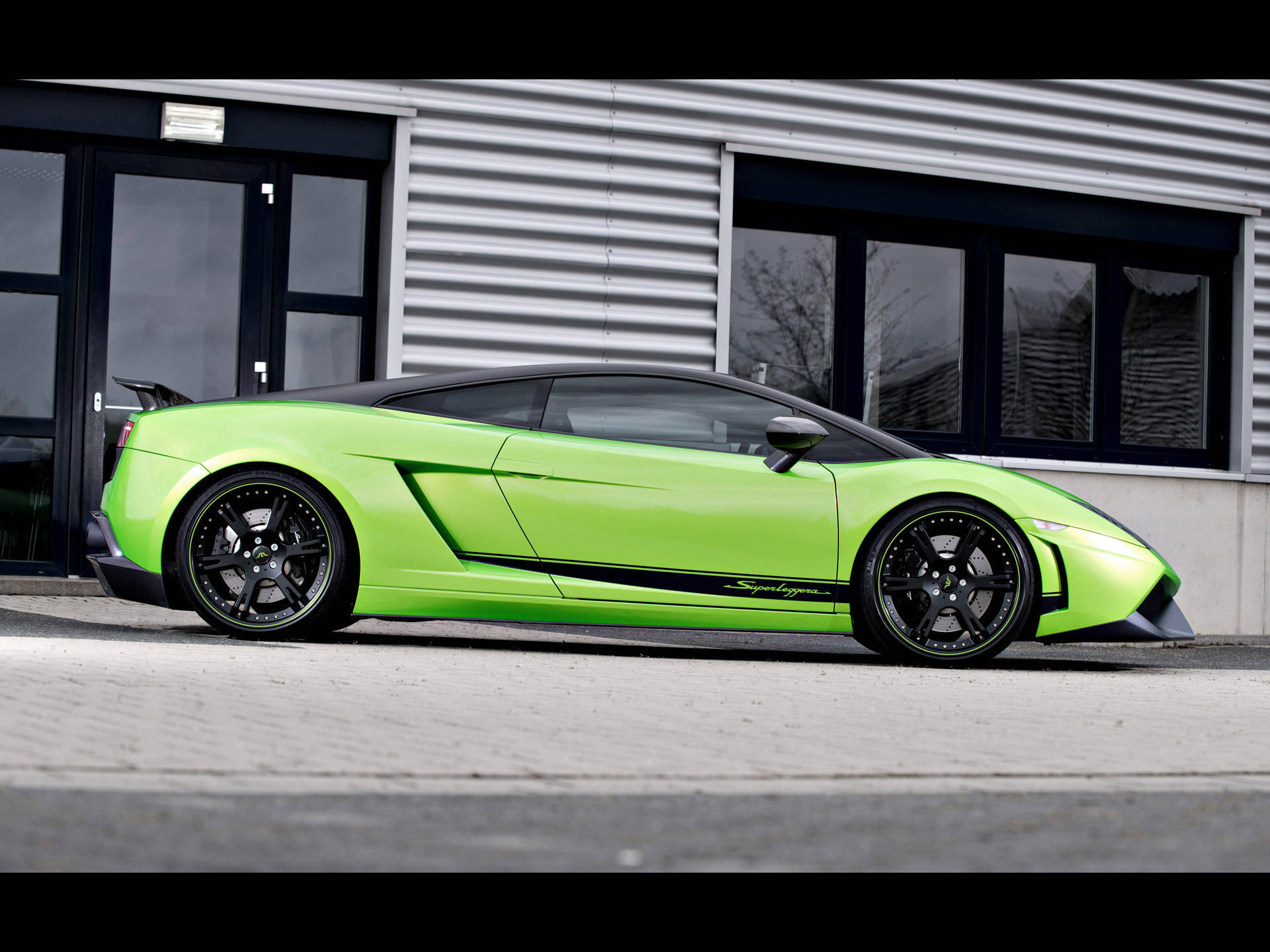 4K Lamborghini Gallardo i fashionable grøn Wallpaper