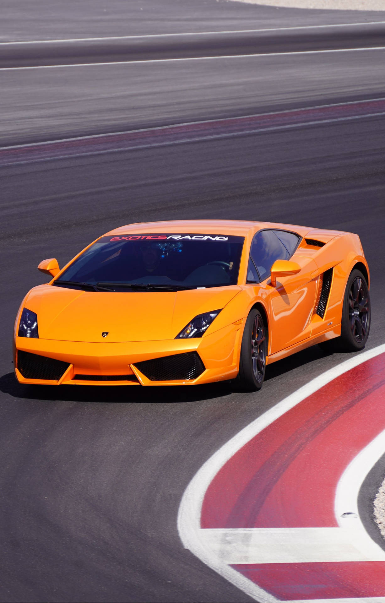 Iphonede Lamborghini Con Resolución 4k Y Elegante Acabado De Vidrio. Fondo de pantalla