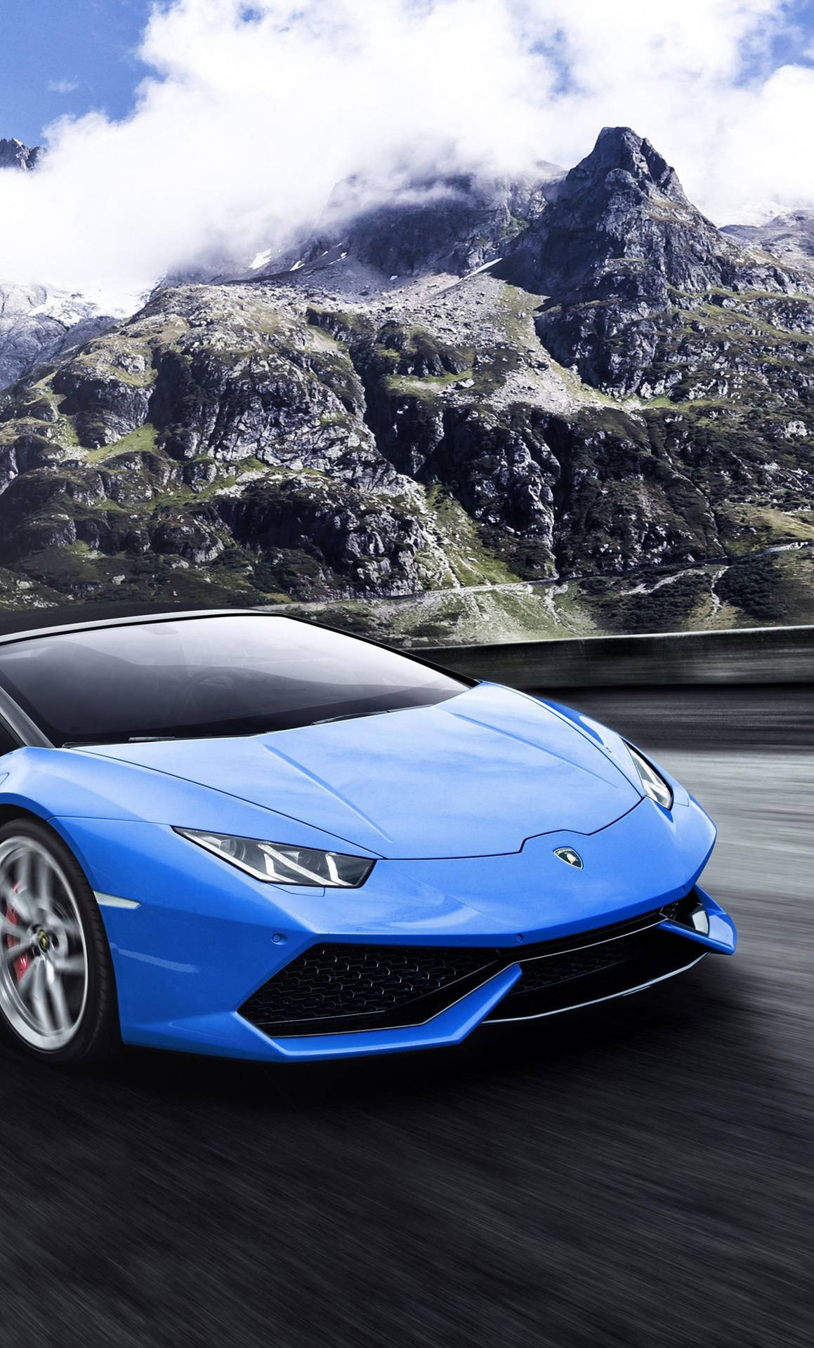"Experience 4k resolution with the luxury of a Lamborghini" Wallpaper