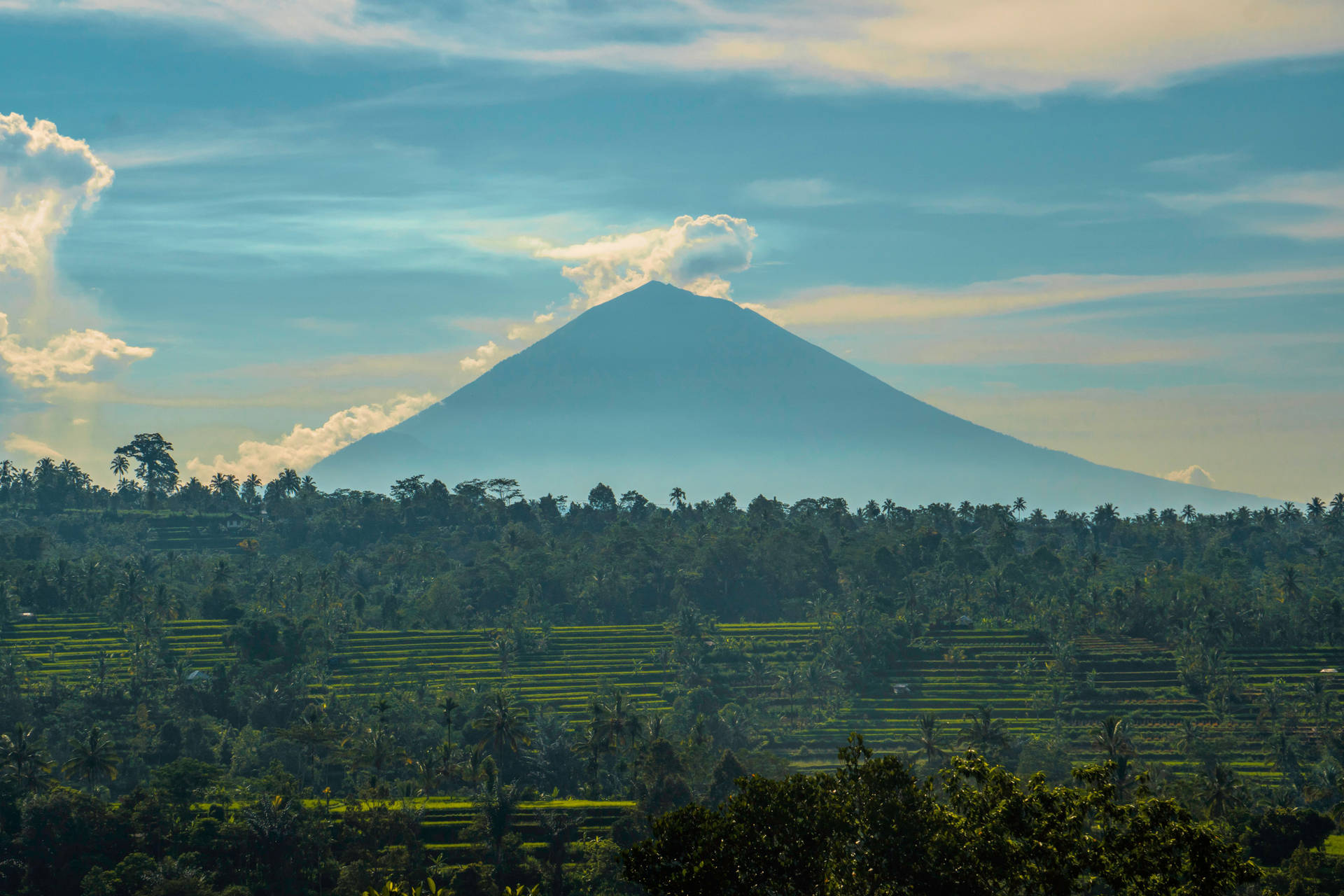Paisaje4k Del Volcán Mount Agung En Bali Fondo de pantalla