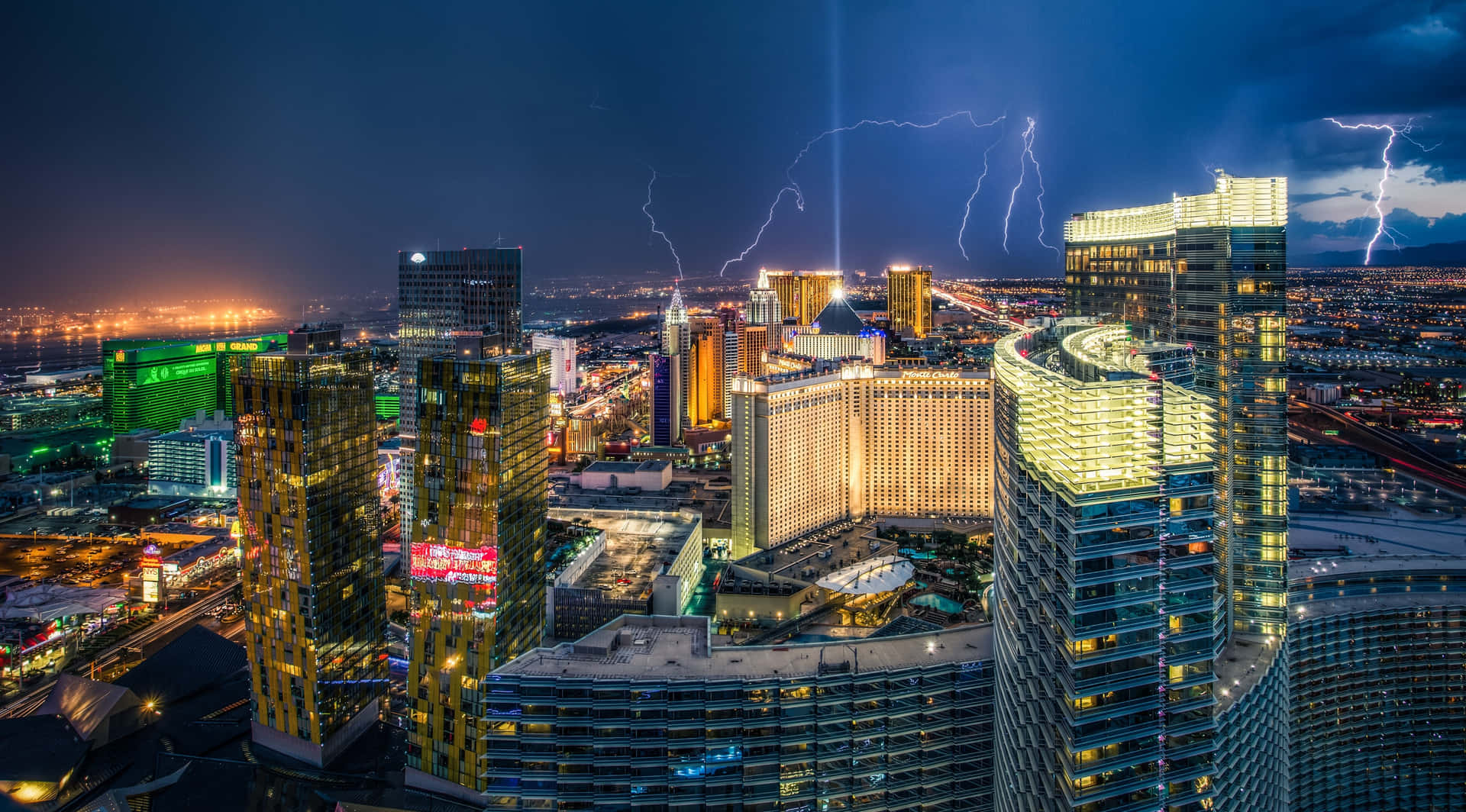 Bildhell Leuchtende Lichter, Große Kasinos - Die Legendäre Stadt Las Vegas.
