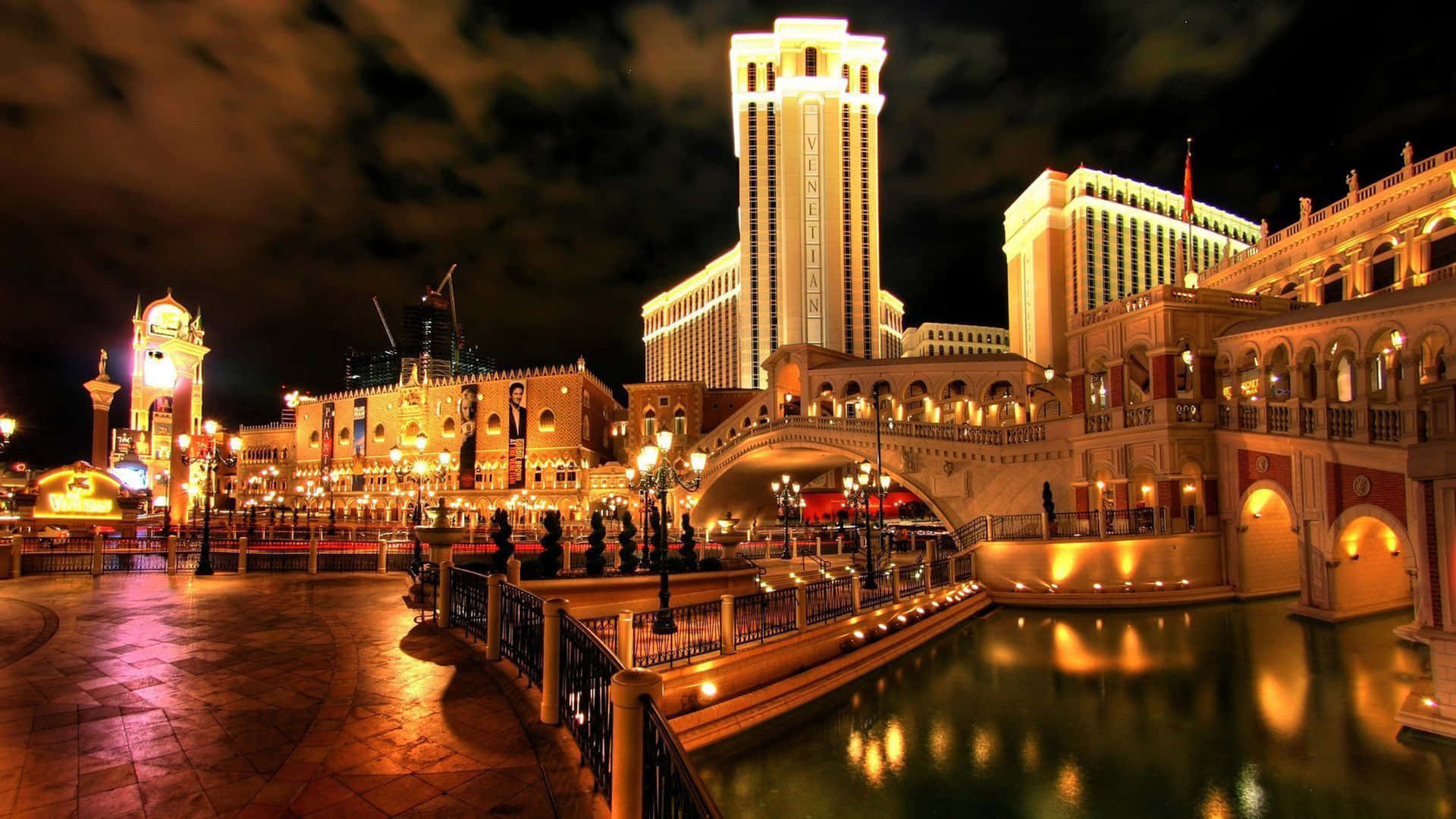 Enjoy the midnight lights of Las Vegas!