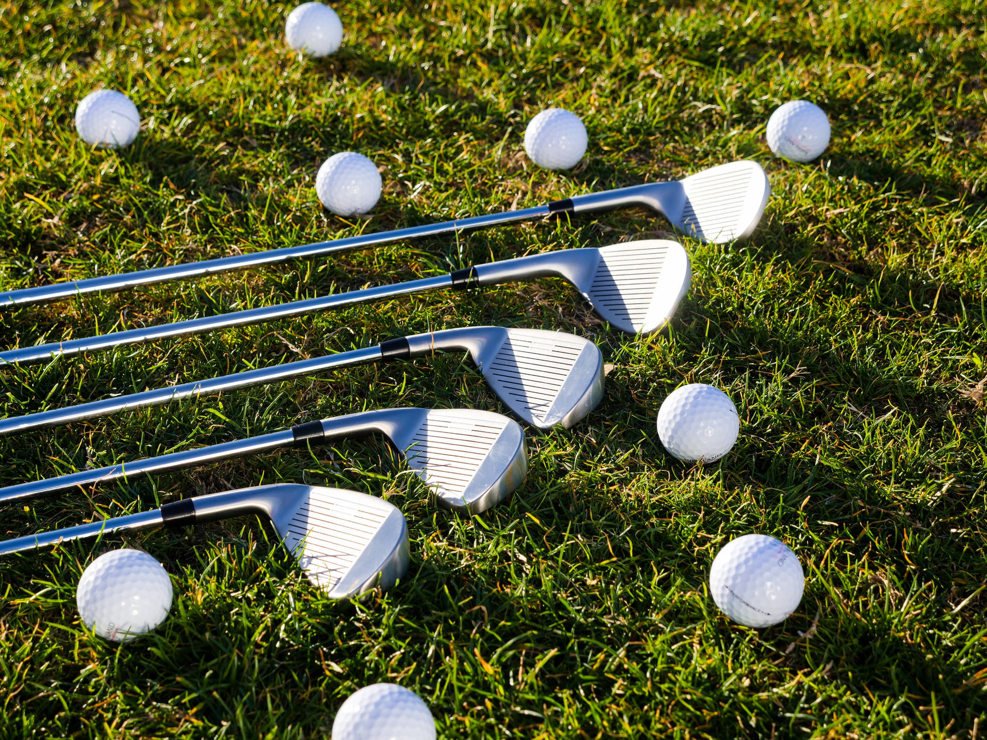 4k Line Up Golf Clubs And Balls Wallpaper