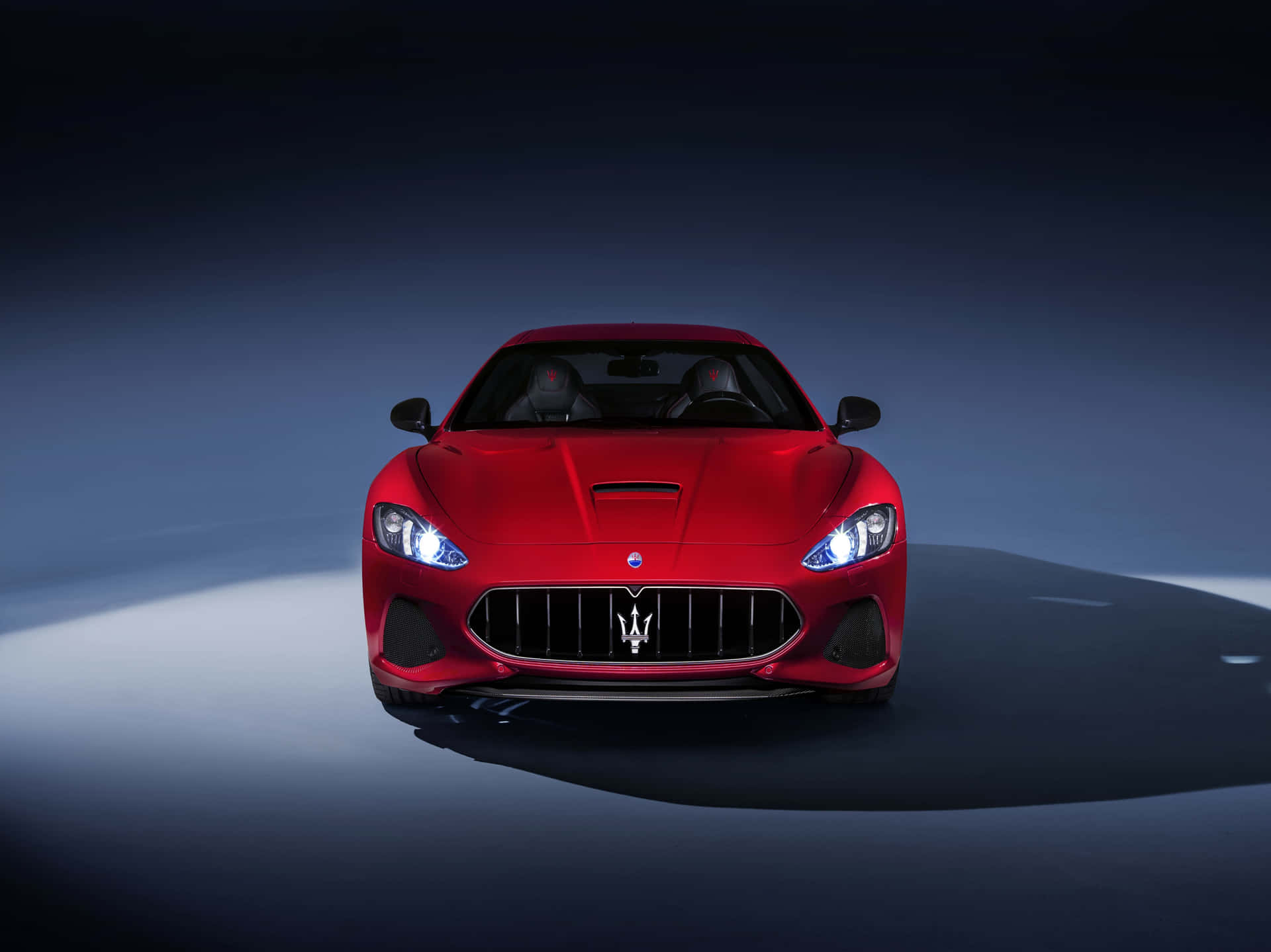 Contemplala Belleza De Un Maserati En Resolución 4k. Fondo de pantalla