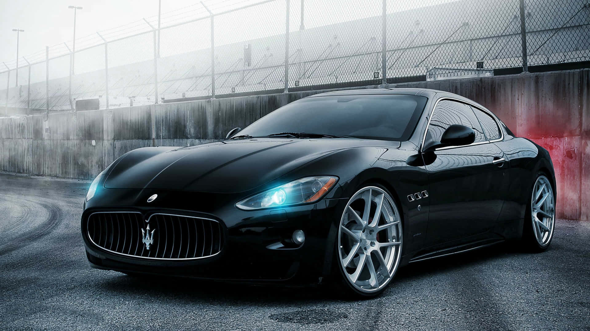 Njutav Lyxen Hos En Maserati. Wallpaper