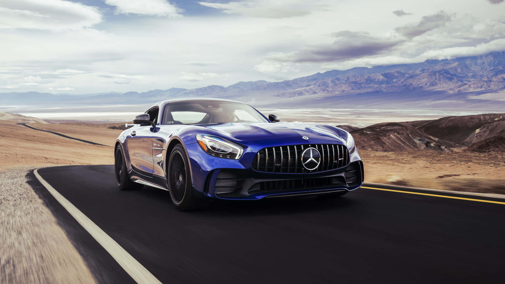 Stunning 4K Mercedes-Benz Luxury Car Wallpaper