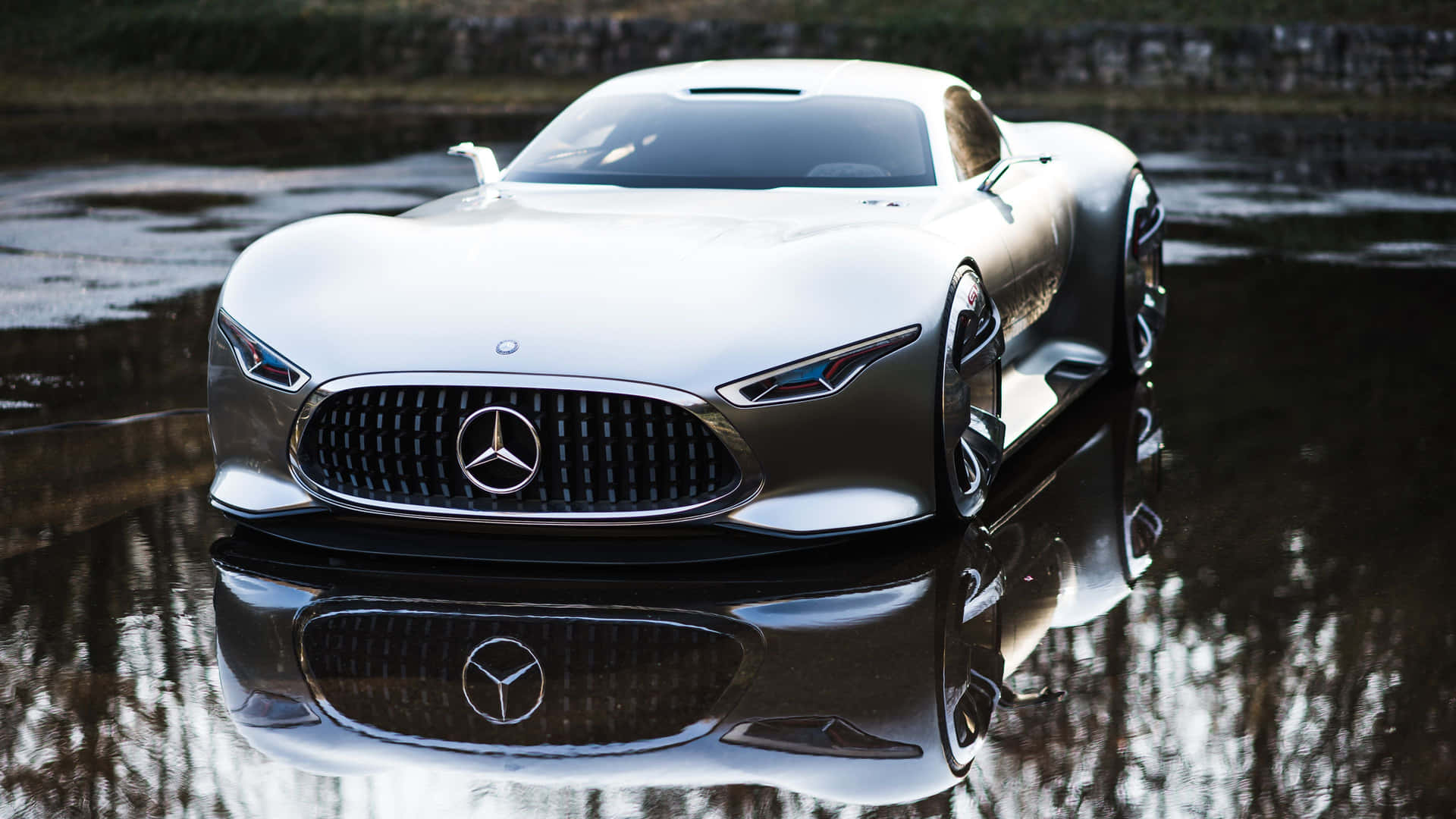 Stunning 4K Mercedes Wallpaper Showcasing Luxury and Performance