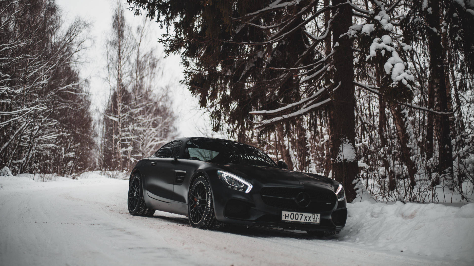 4k Mercedes-benz All Black In Snow Wallpaper