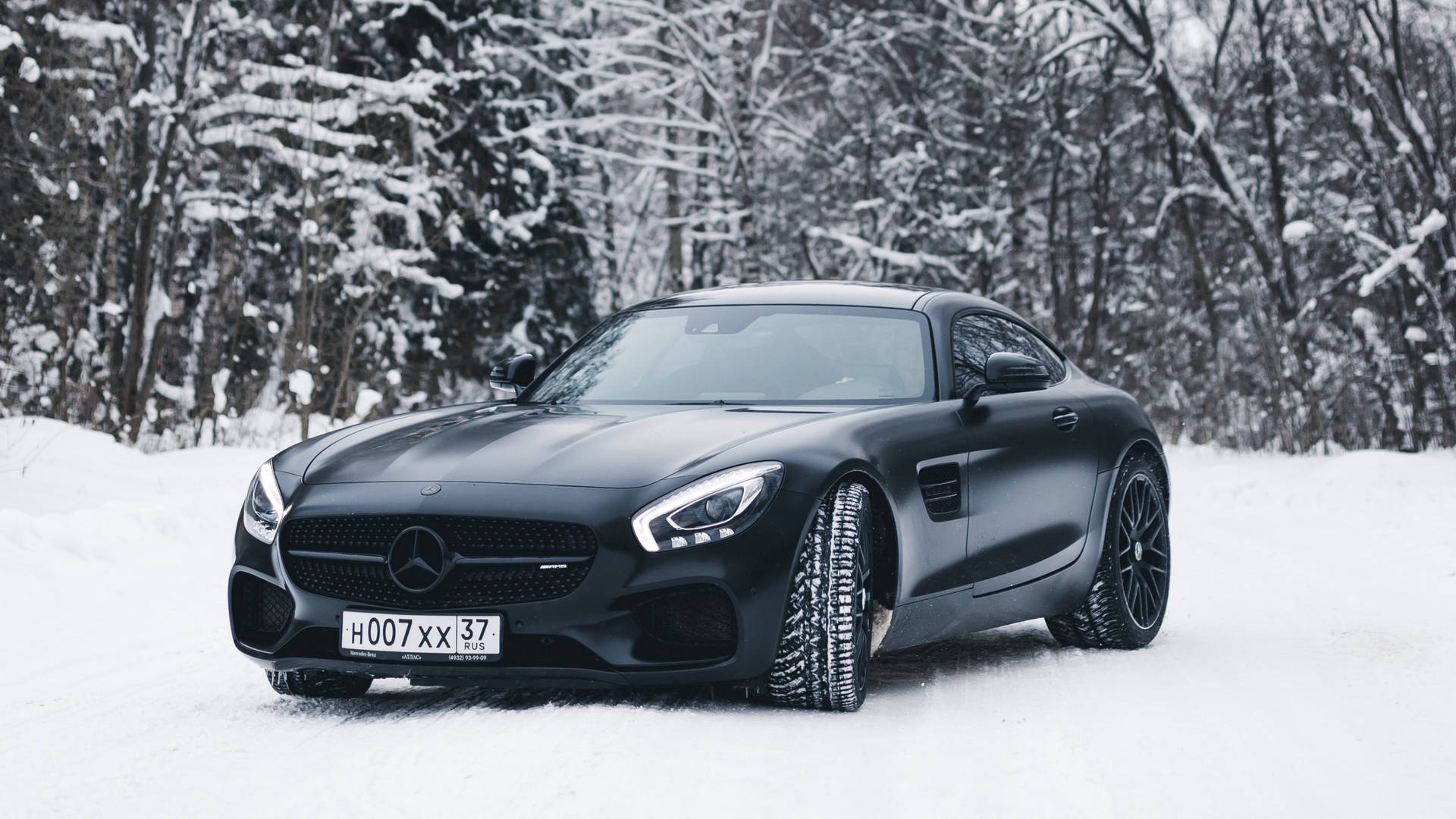 4k Mercedes-benz Black In Snow Wallpaper