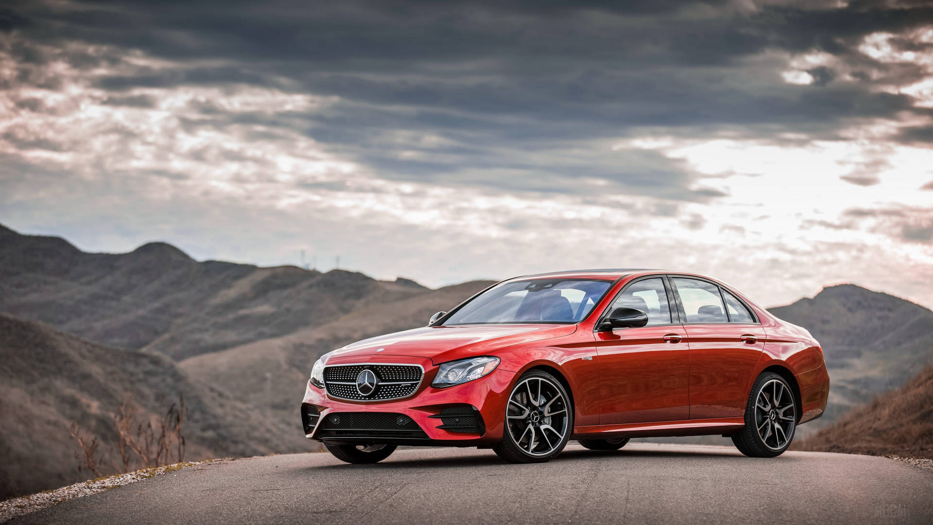 4k Mercedes-benz Red In Mountain