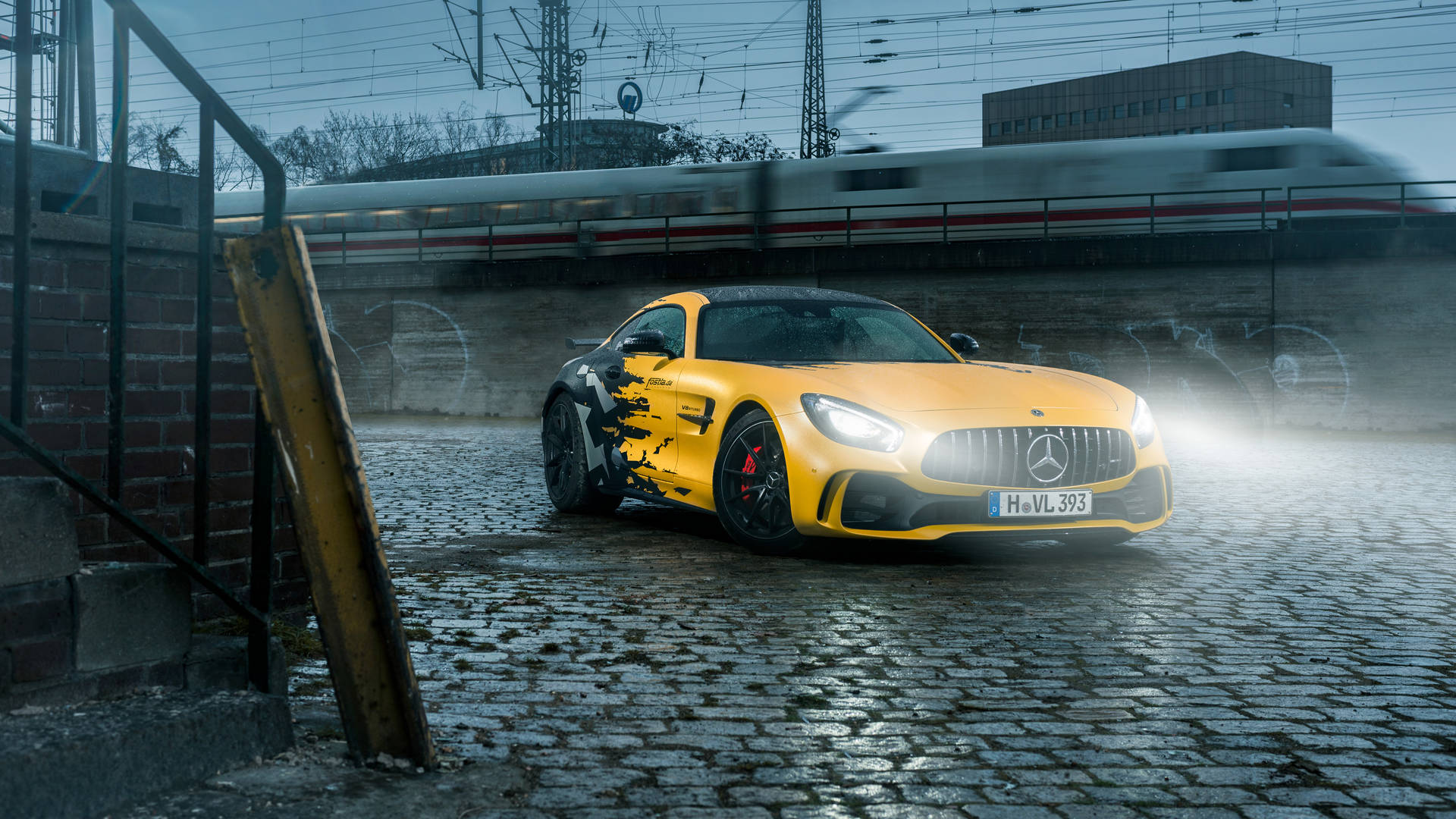 4k Mercedes Yellow And Black