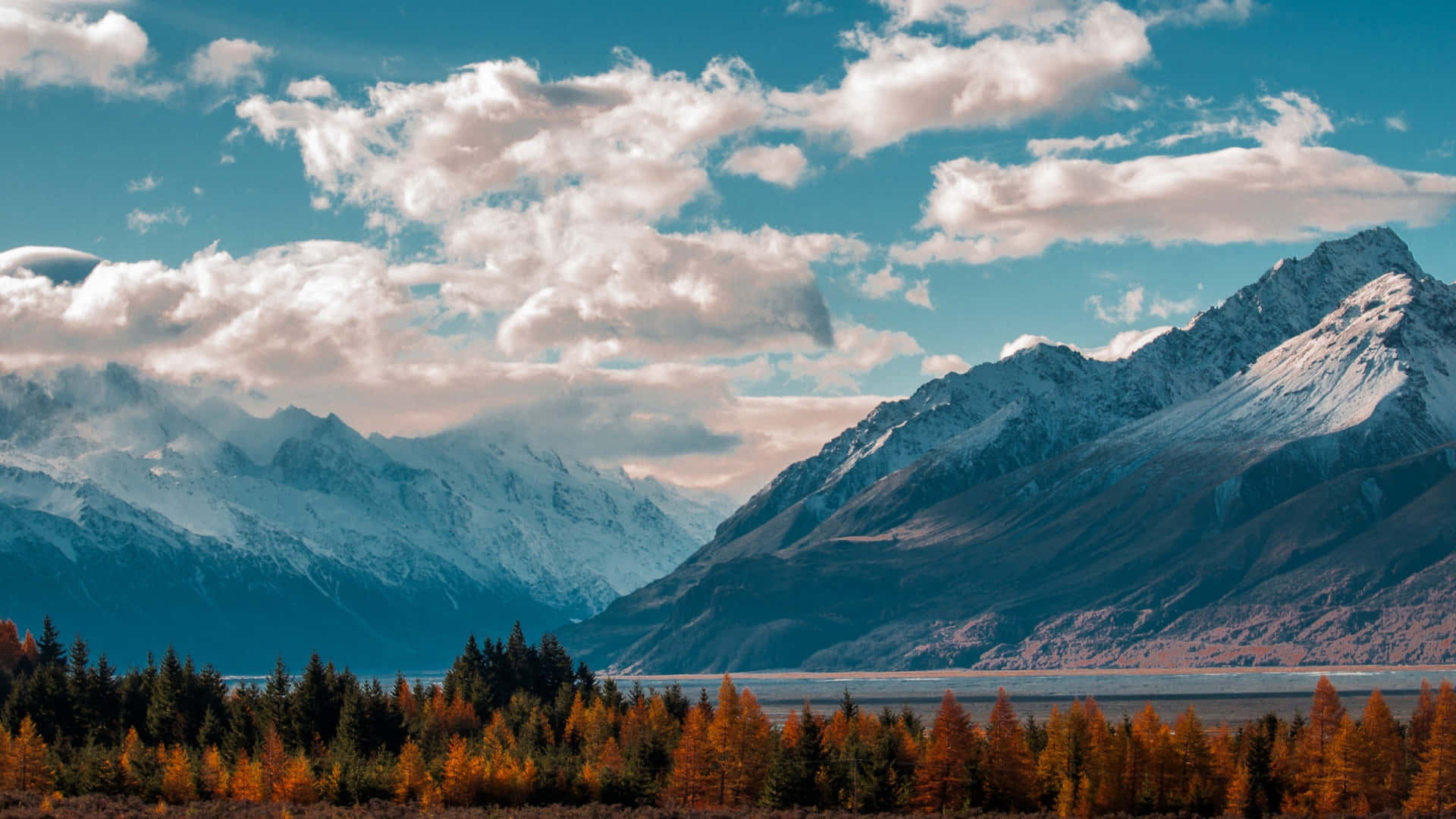 A tranquil view of the majestic mountains. Wallpaper