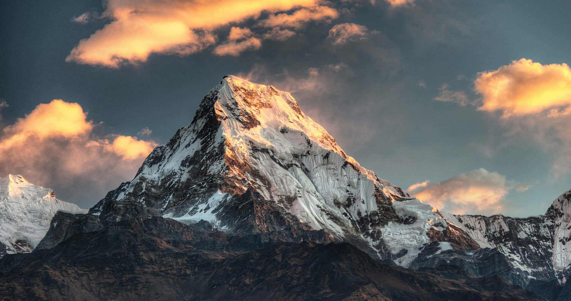 4k Annapurna Mountain Peak Wallpaper