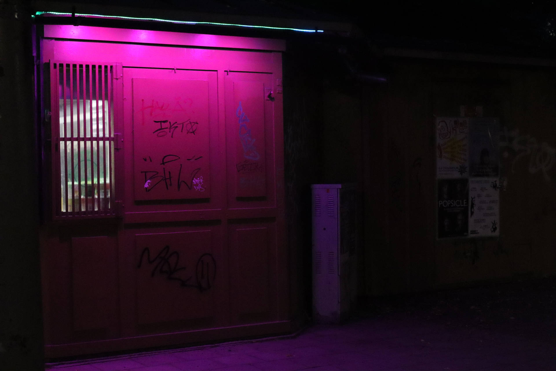 4k Neon Pink Led Light Wallpaper