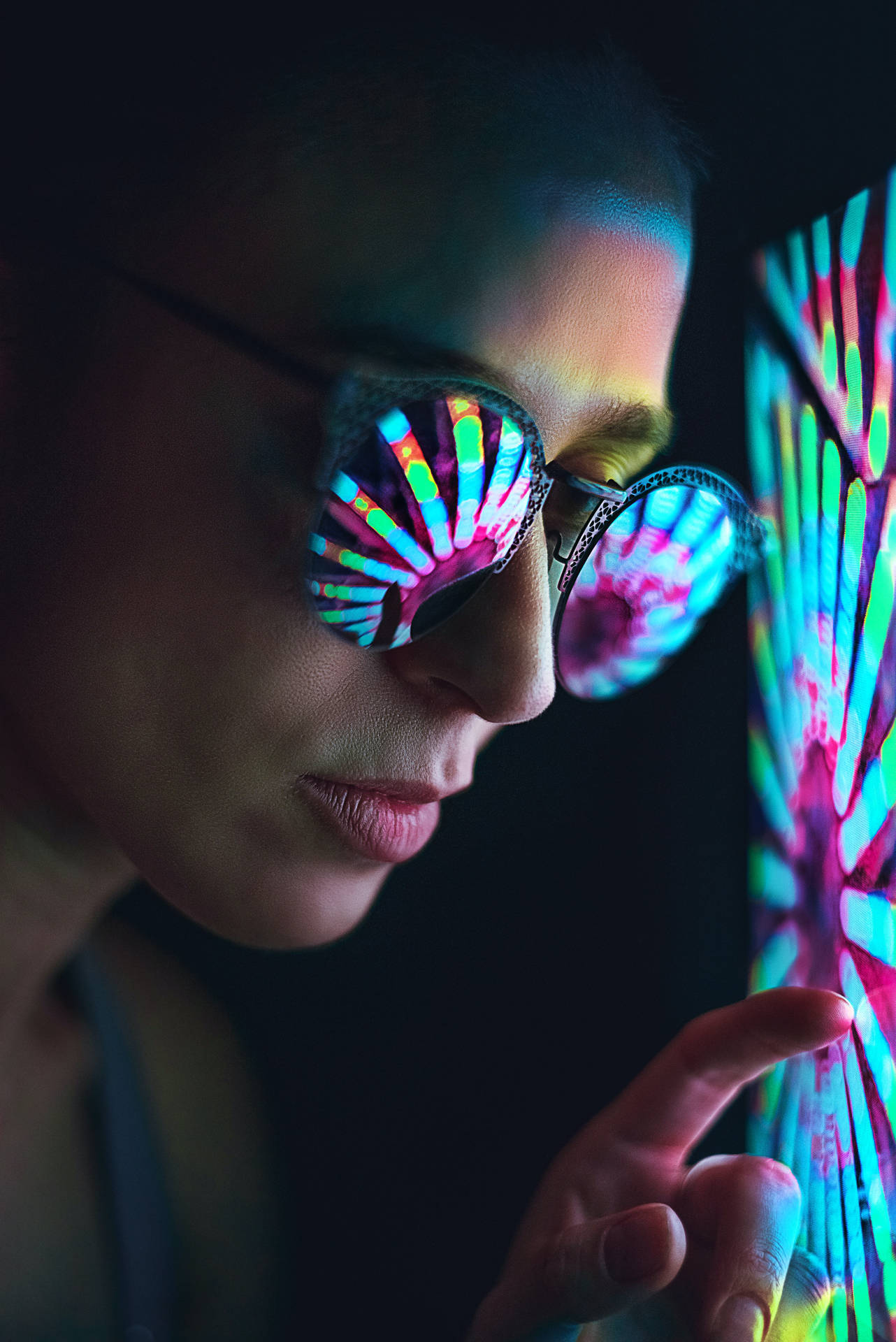 4k Neon Sunglasses Wallpaper