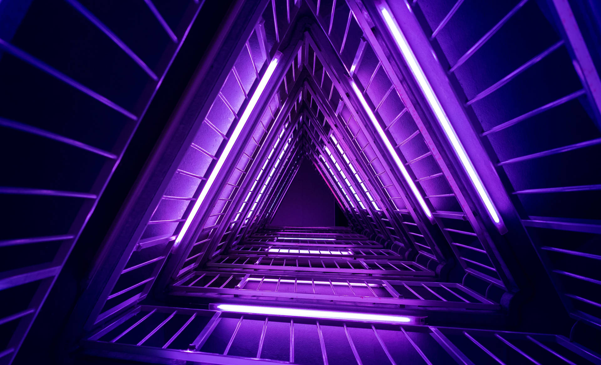 4k Neon Triangle Corridor Wallpaper