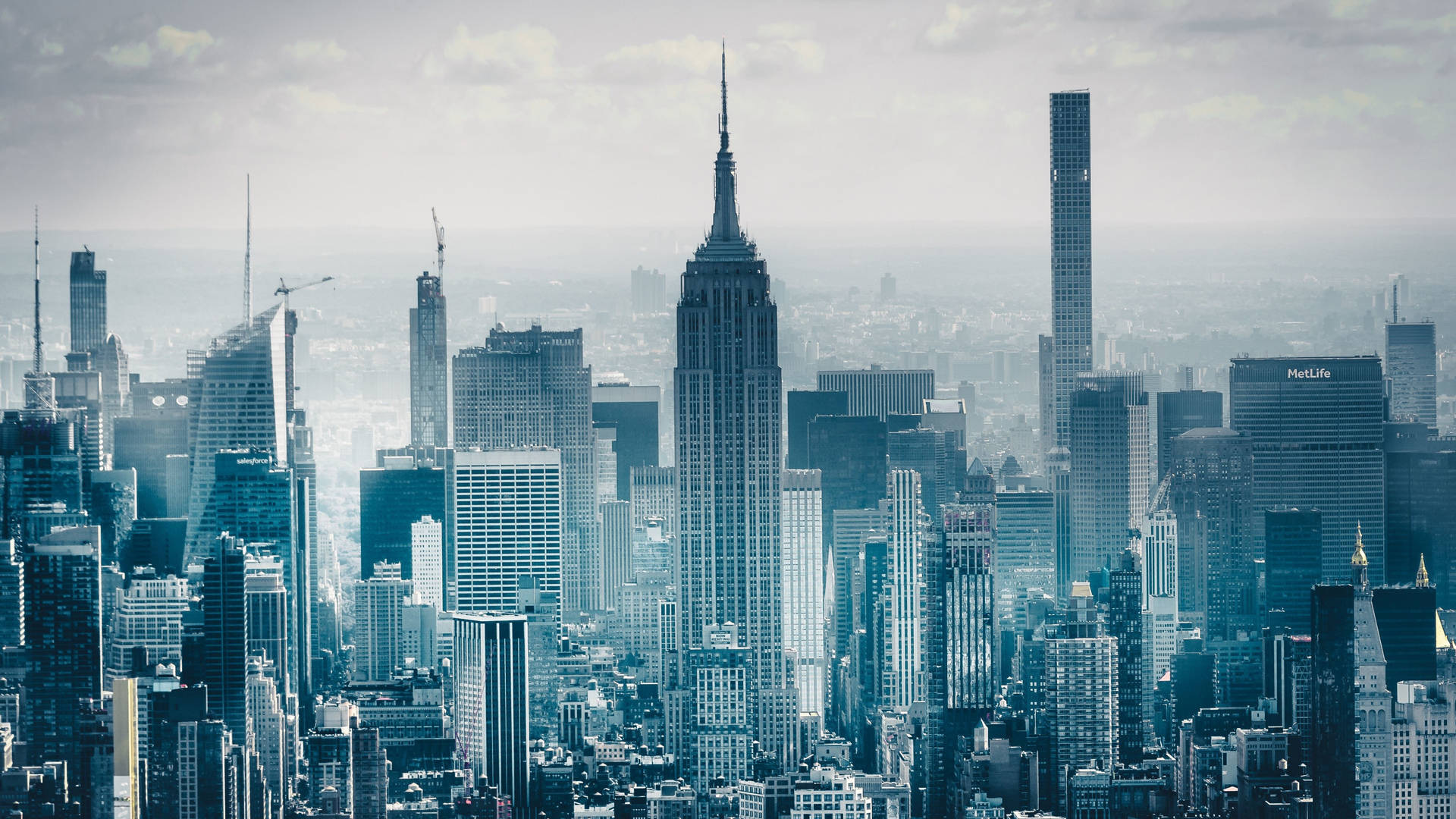 Denandlösa Siluetten Av New York Citys Skyline. Wallpaper