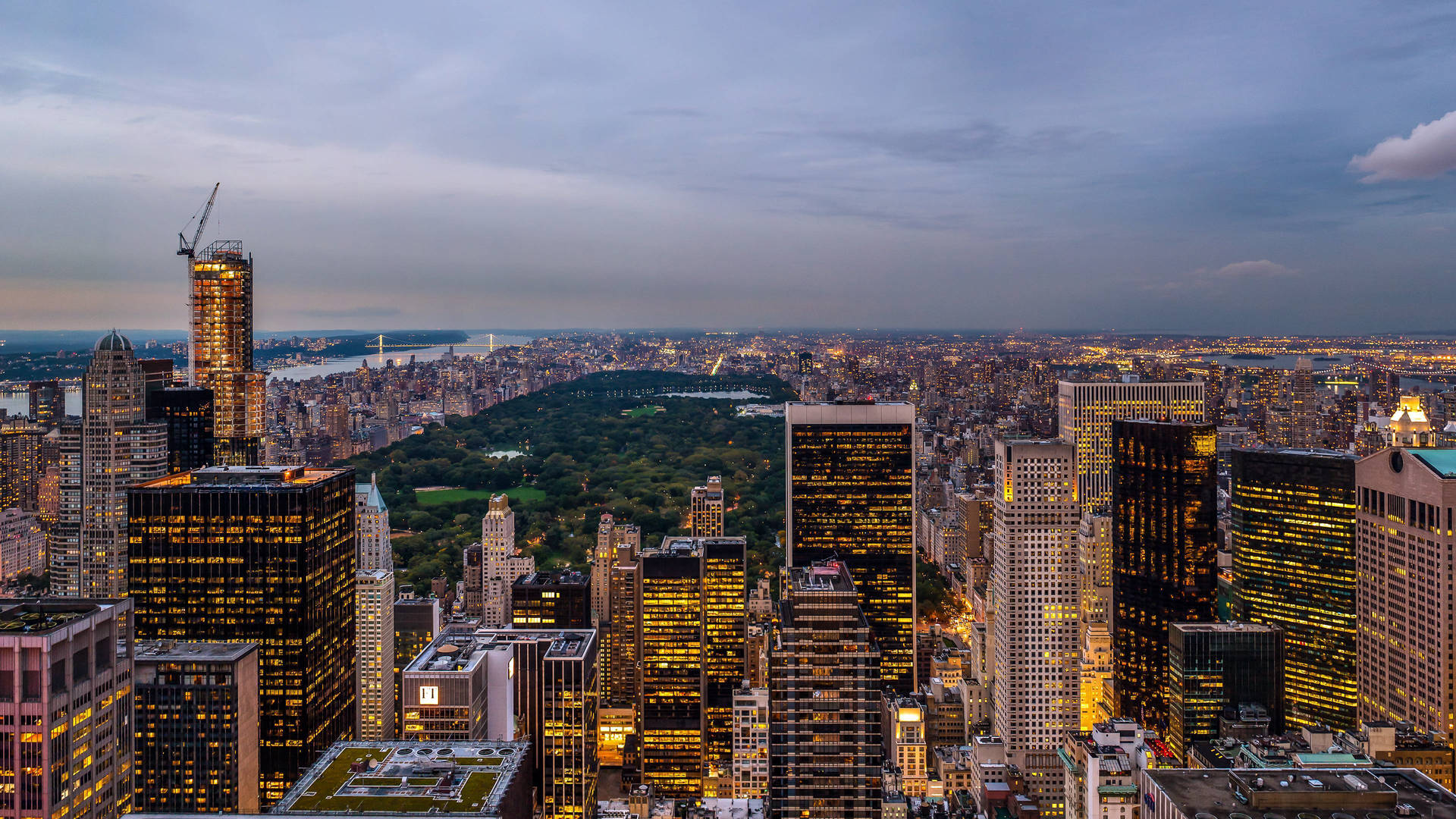 Ikonisk Manhattan Skyline af New York City Wallpaper Wallpaper