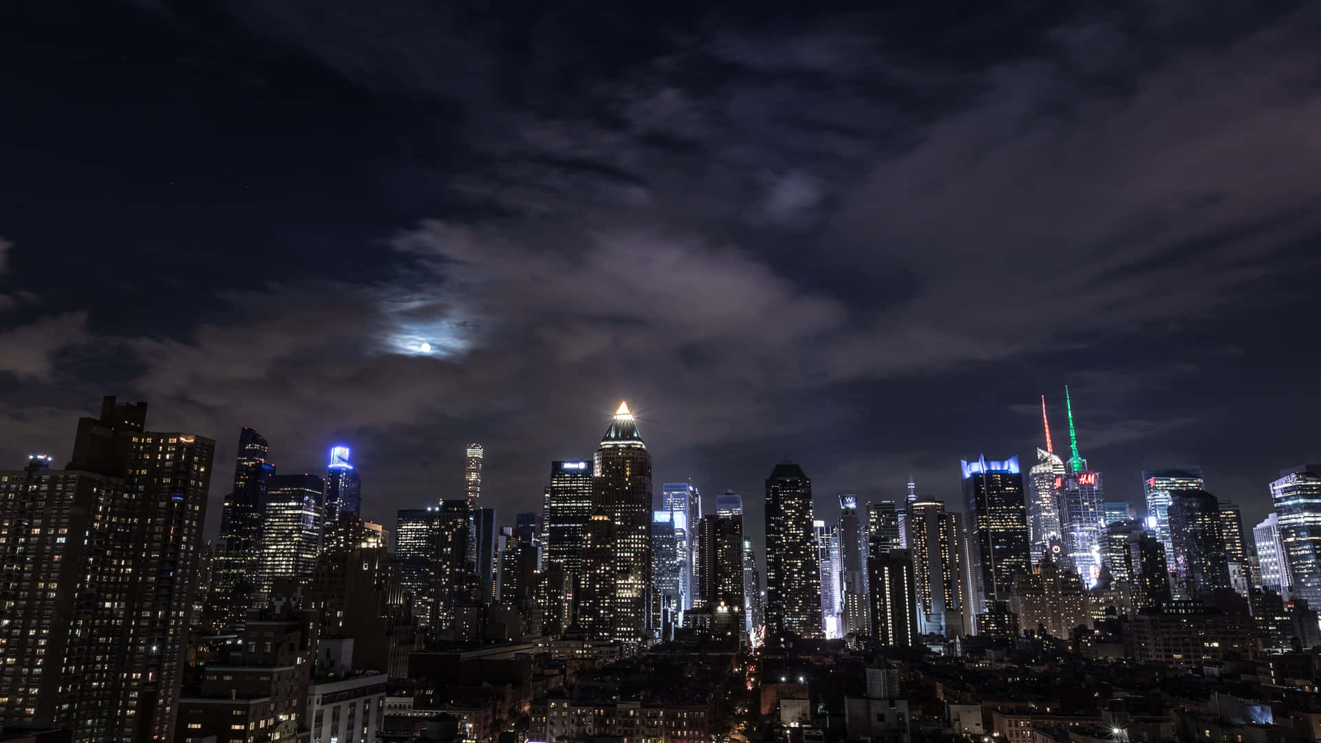 Faiuna Passeggiata Lungo Le Luminose E Vivaci Strade Di New York City Di Notte Sfondo