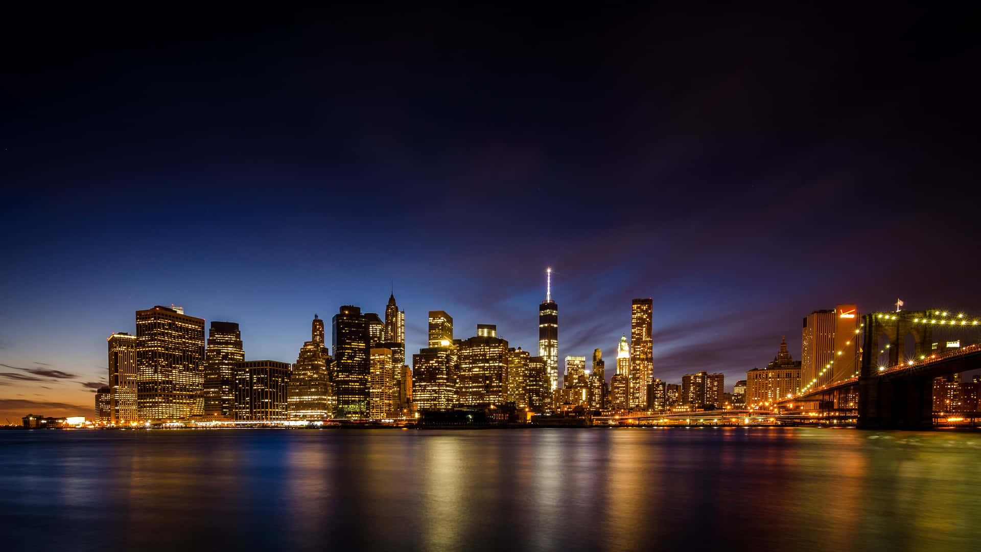 Magnificavista Dello Skyline Di New York City Di Notte Sfondo