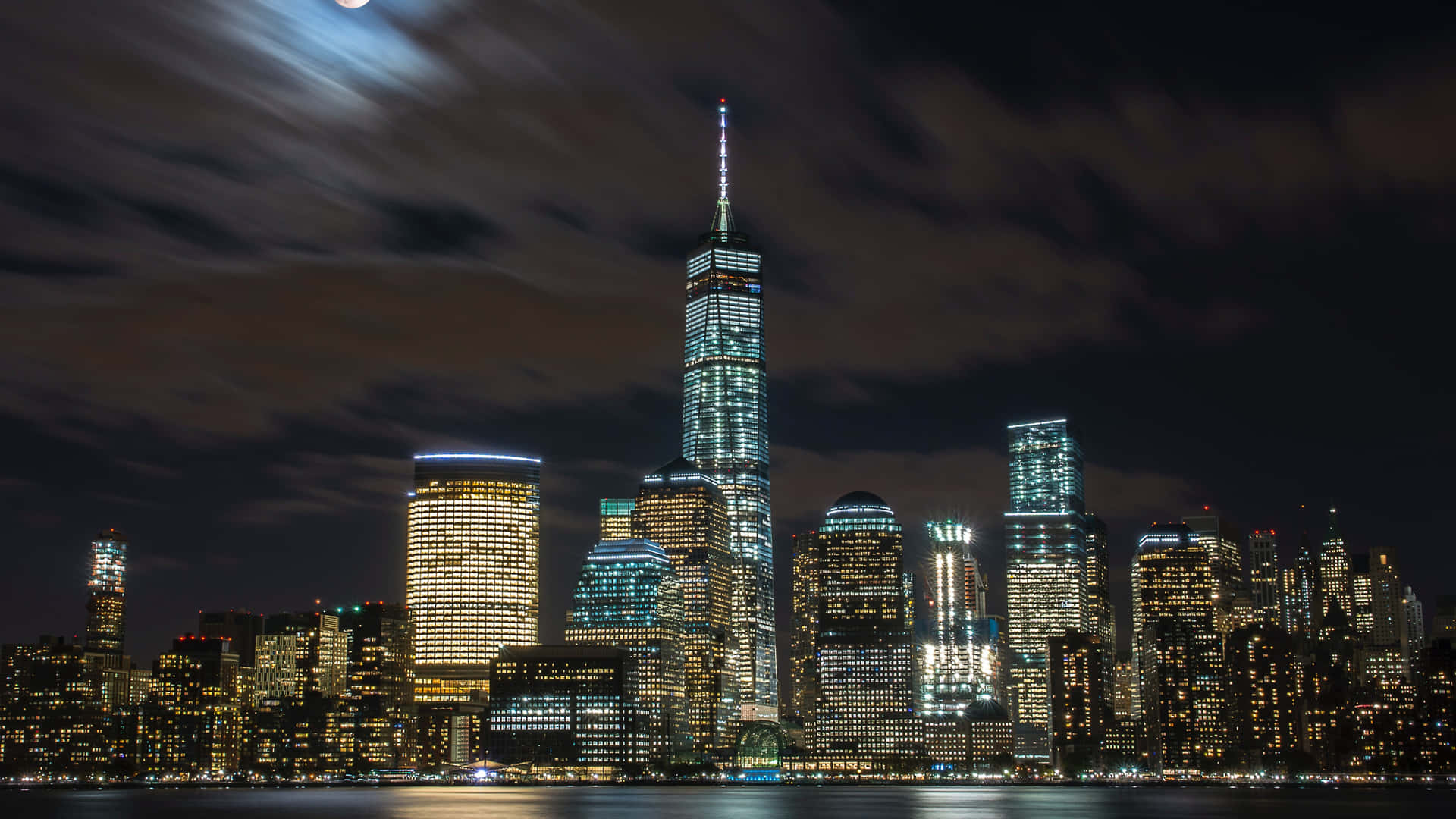 Disfrutade La Impresionante Belleza De La Ciudad De Nueva York De Noche. Fondo de pantalla
