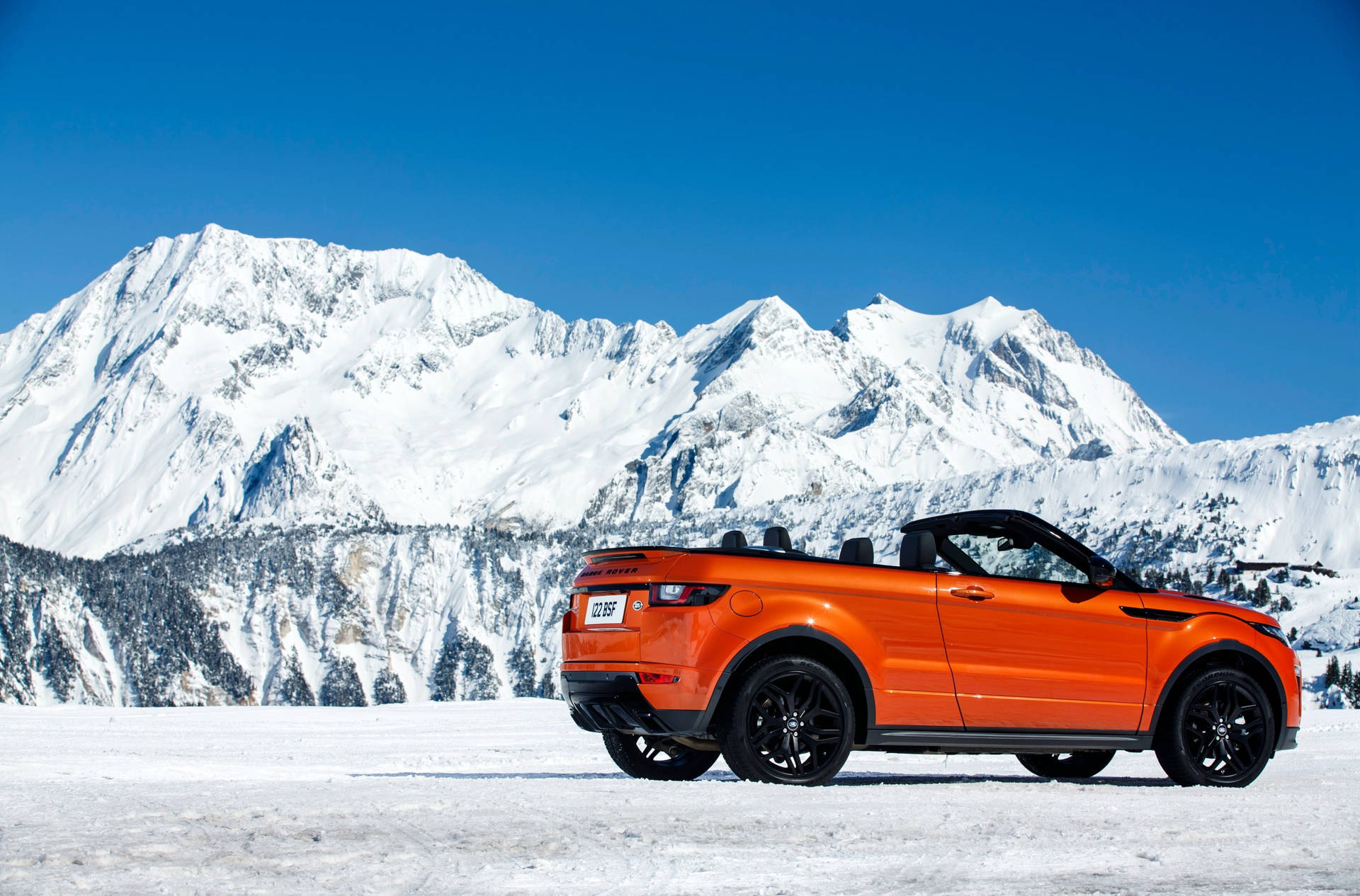 4k Range Rover Snow Wallpaper
