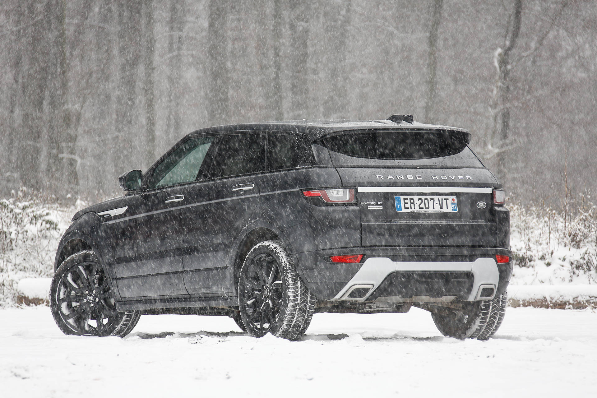 4k Range Rover Winter Wallpaper