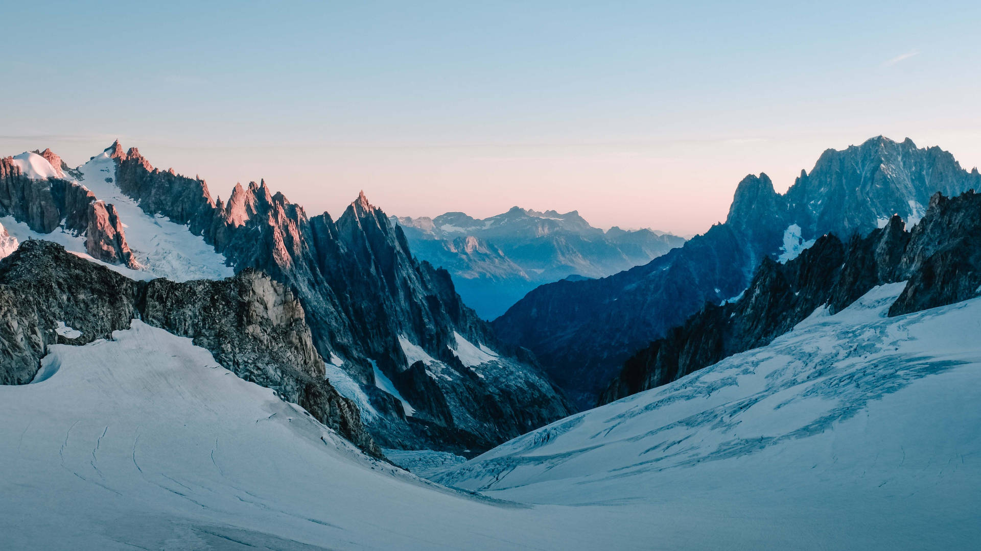 4K Ultra HD 2160p Mont Blanc Peak Wallpaper
