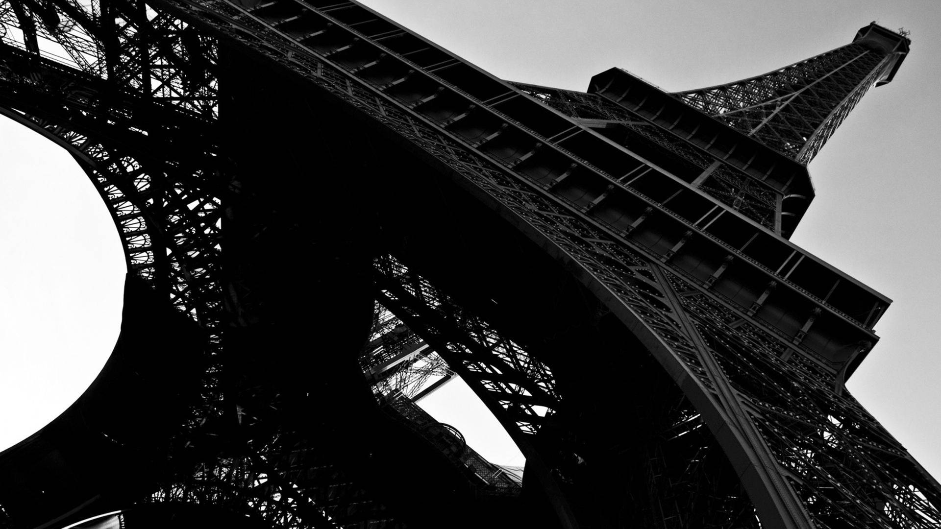 4K Ultra Hd Black Eiffel Tower Wallpaper
