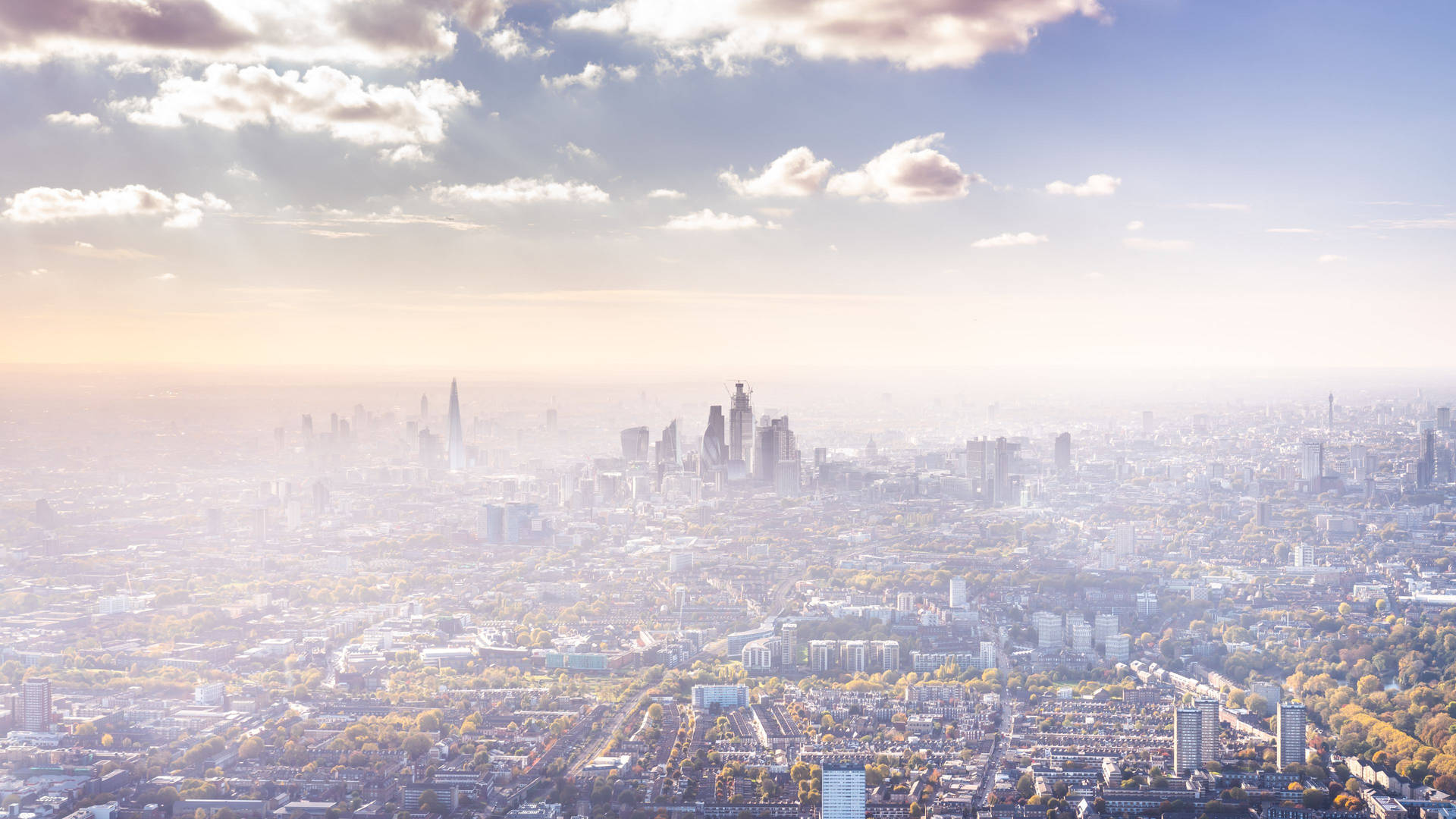 4k Ultra Hd City Of London Foggy Skyline Wallpaper
