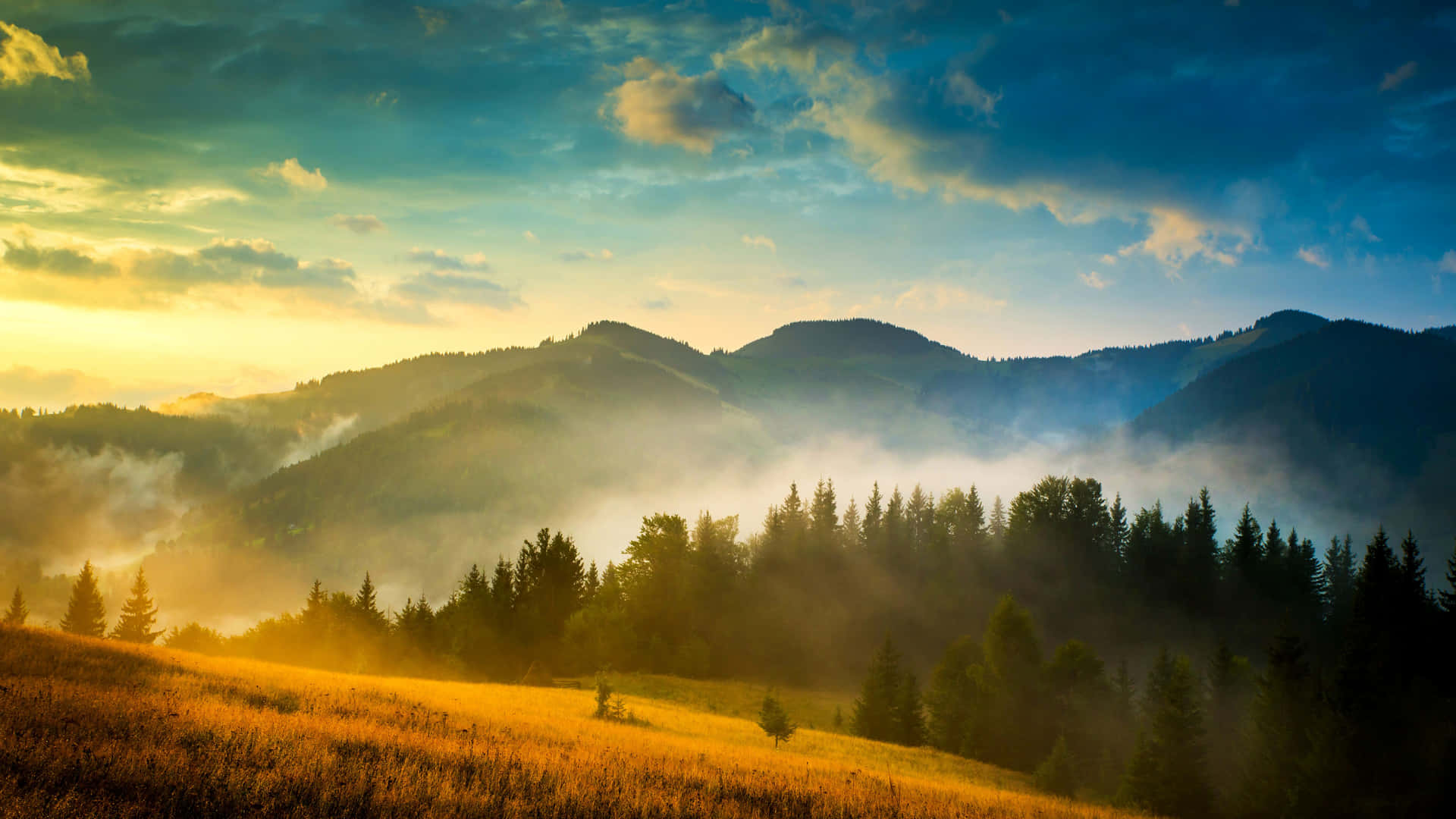 Bildskärmmed Carpathian Mountain Range I 4k Ultra Hd-landskap. Wallpaper