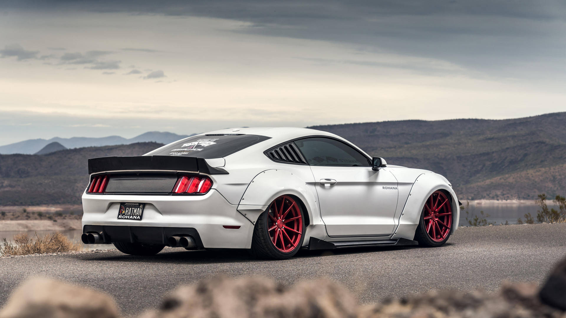 4K Ultra HD Mustang White Car Wallpaper